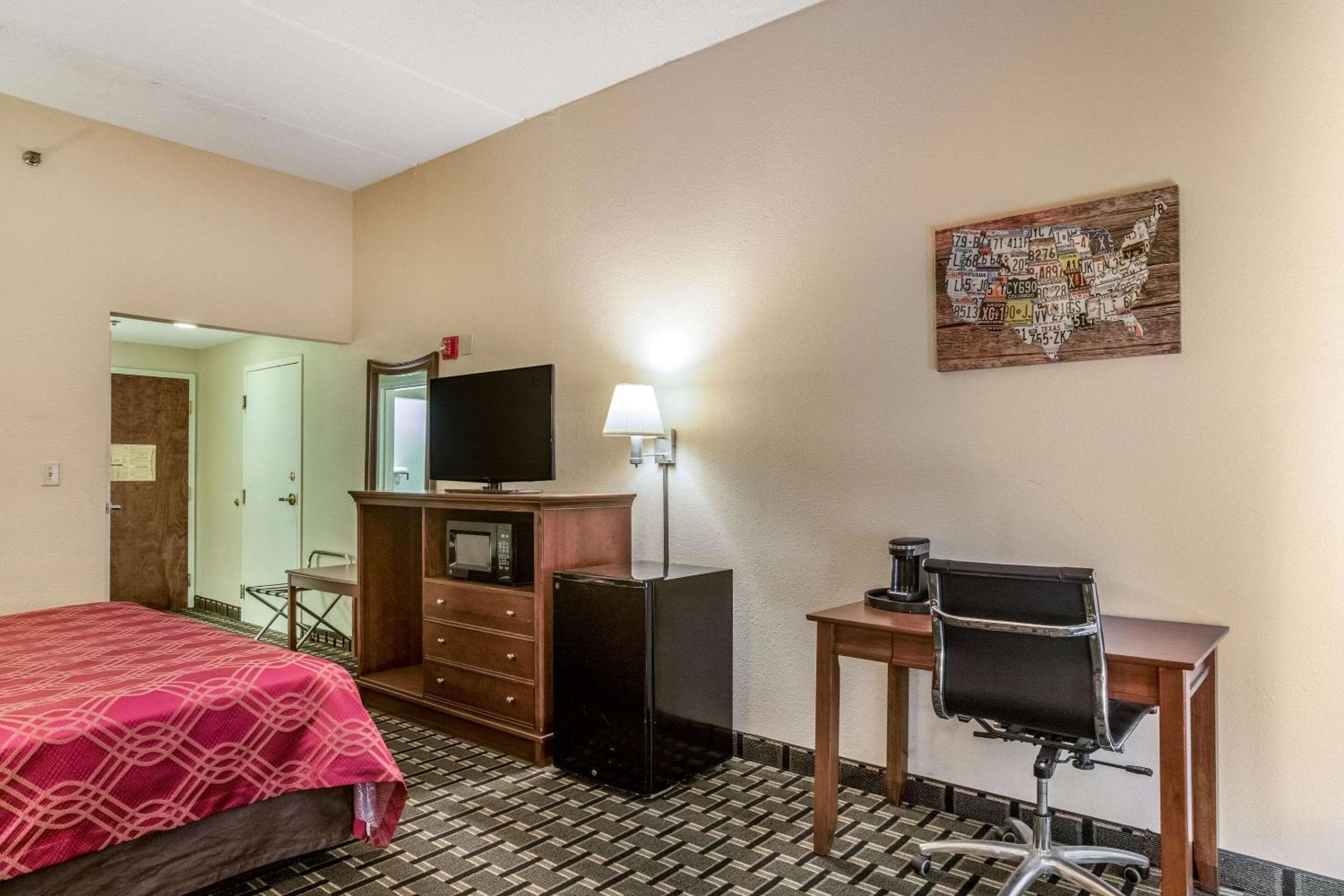 Econo Lodge Inn & Suites Marietta near Dobbins ARB