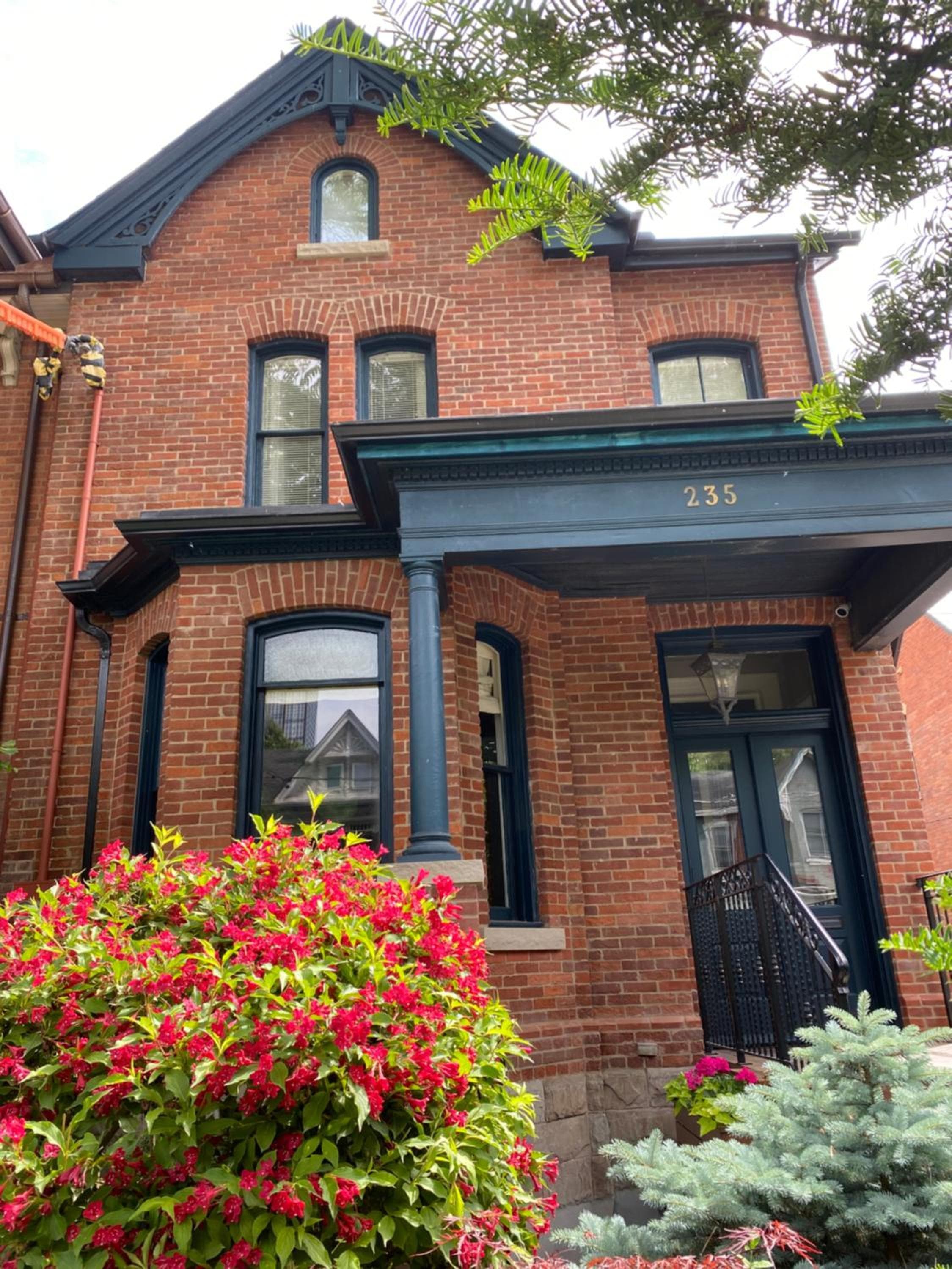 Downtown Luxury Victorian Retreat