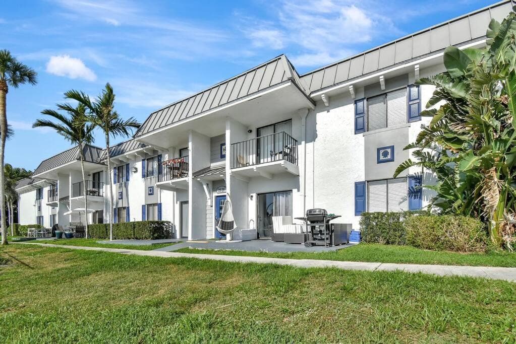 Modern Waterfront Oasis Pool BBQ Fast Wifi