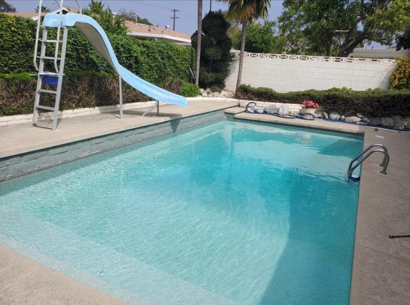 Comfortable room in gorgeous pool home!