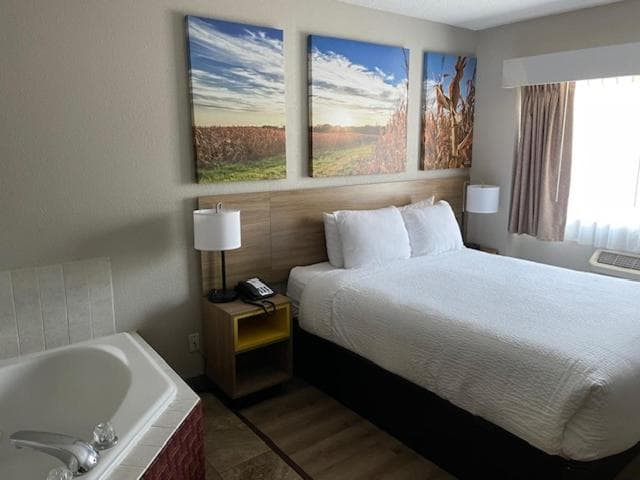 Days Inn by Wyndham Ames
