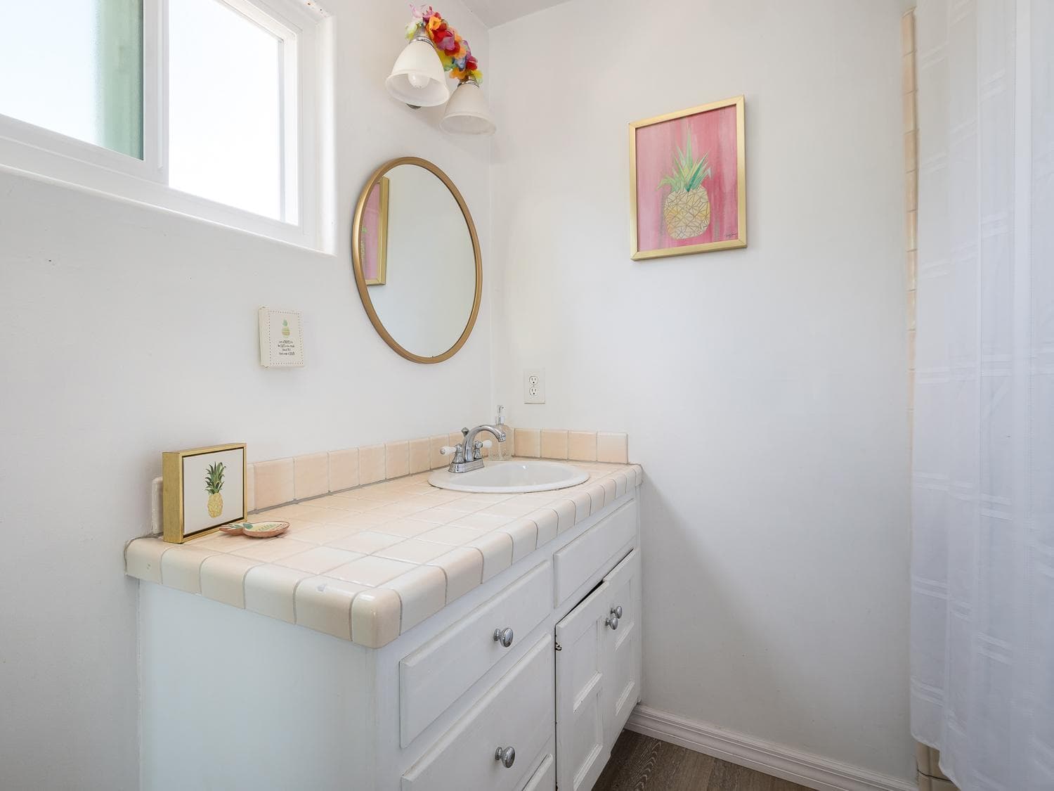 Lg BEACH Home, POOL, Hot Tub, Close to Beaches & Downtown El Segundo Beach