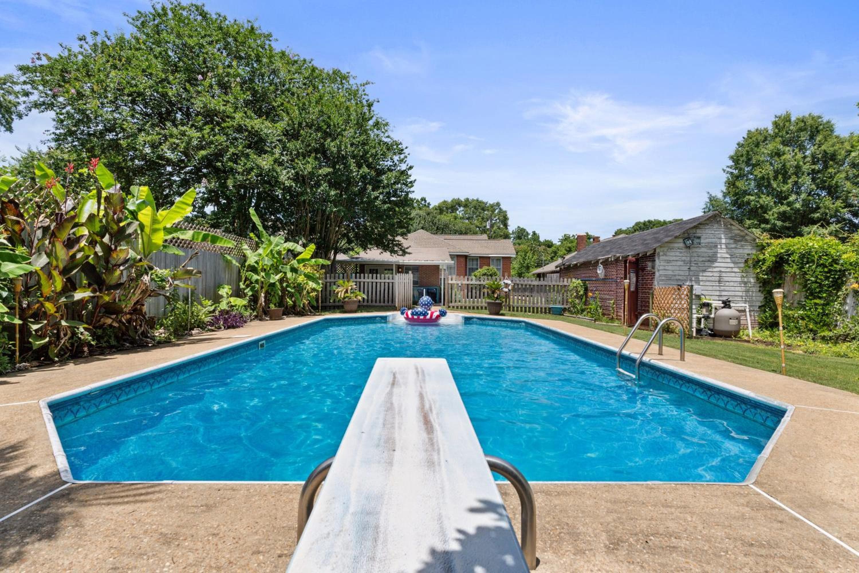 Mins to Zoo - Capitol Heights Hideaway