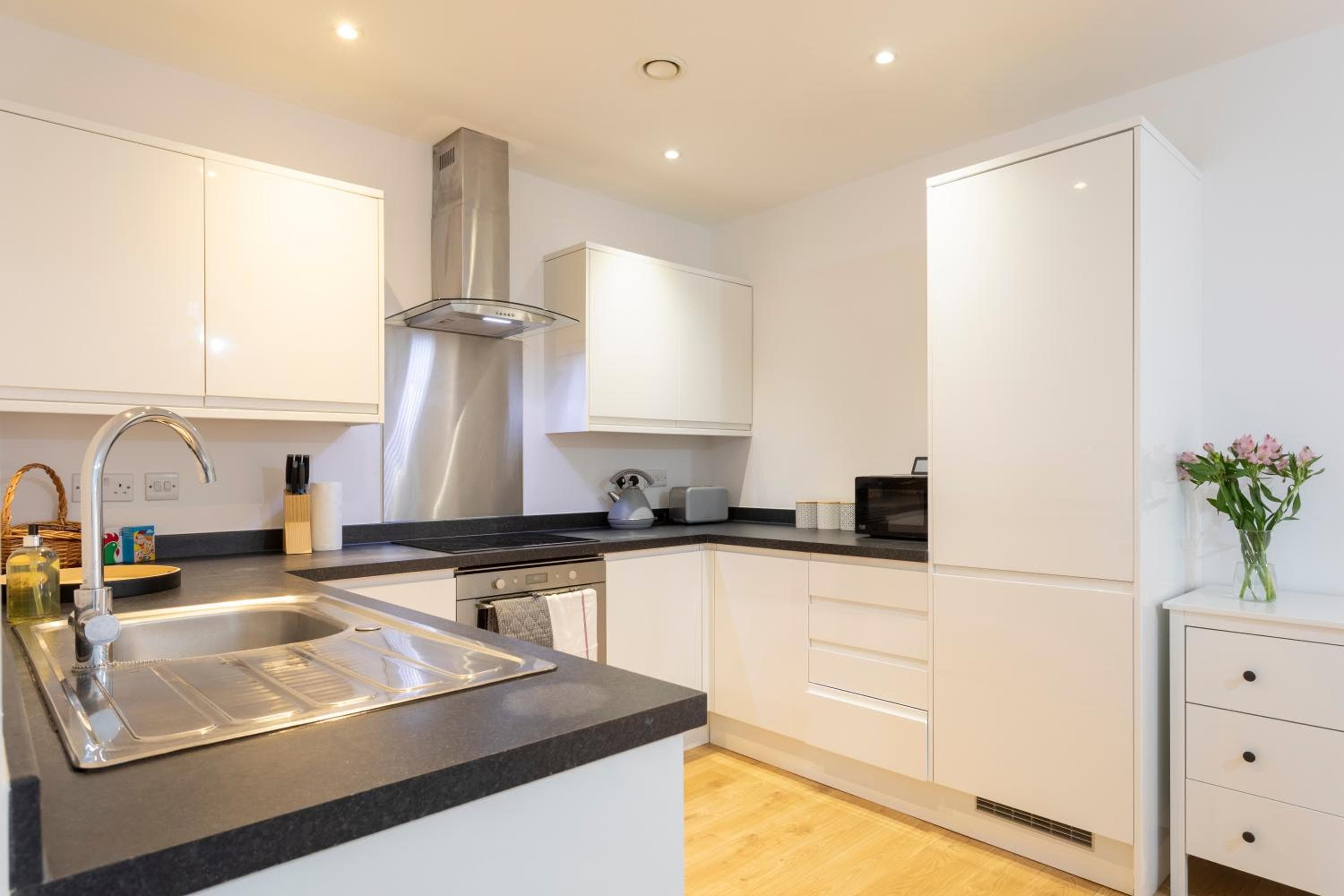 1 Bed Apartment - Redhill Central, Surrey, Gatwick #4