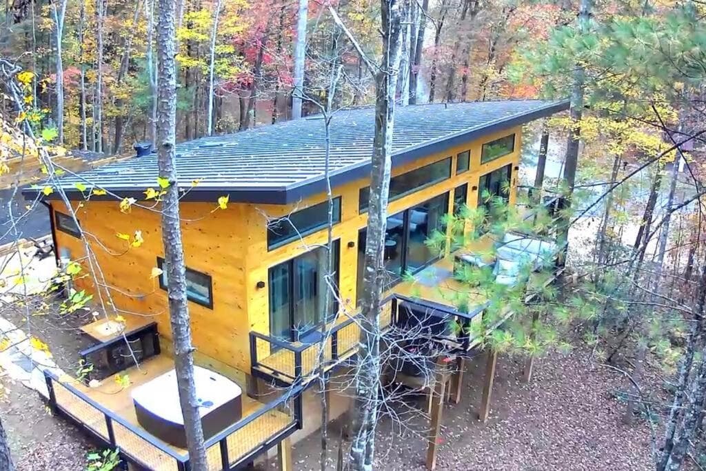 Modern Mountain Getaway with Hot Tub, Fire Pit