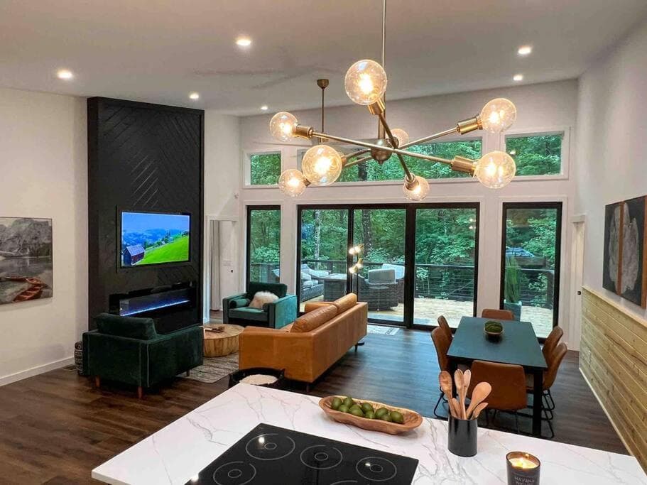 Modern Mountain Getaway with Hot Tub, Fire Pit