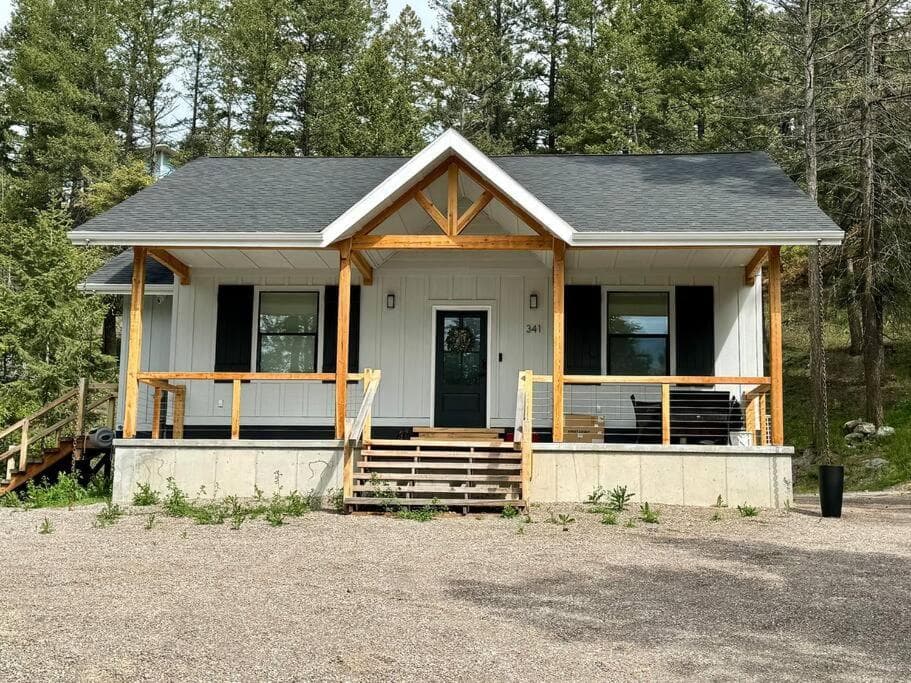 Cozy Cabin w Private Hot Tub and Fire Pit