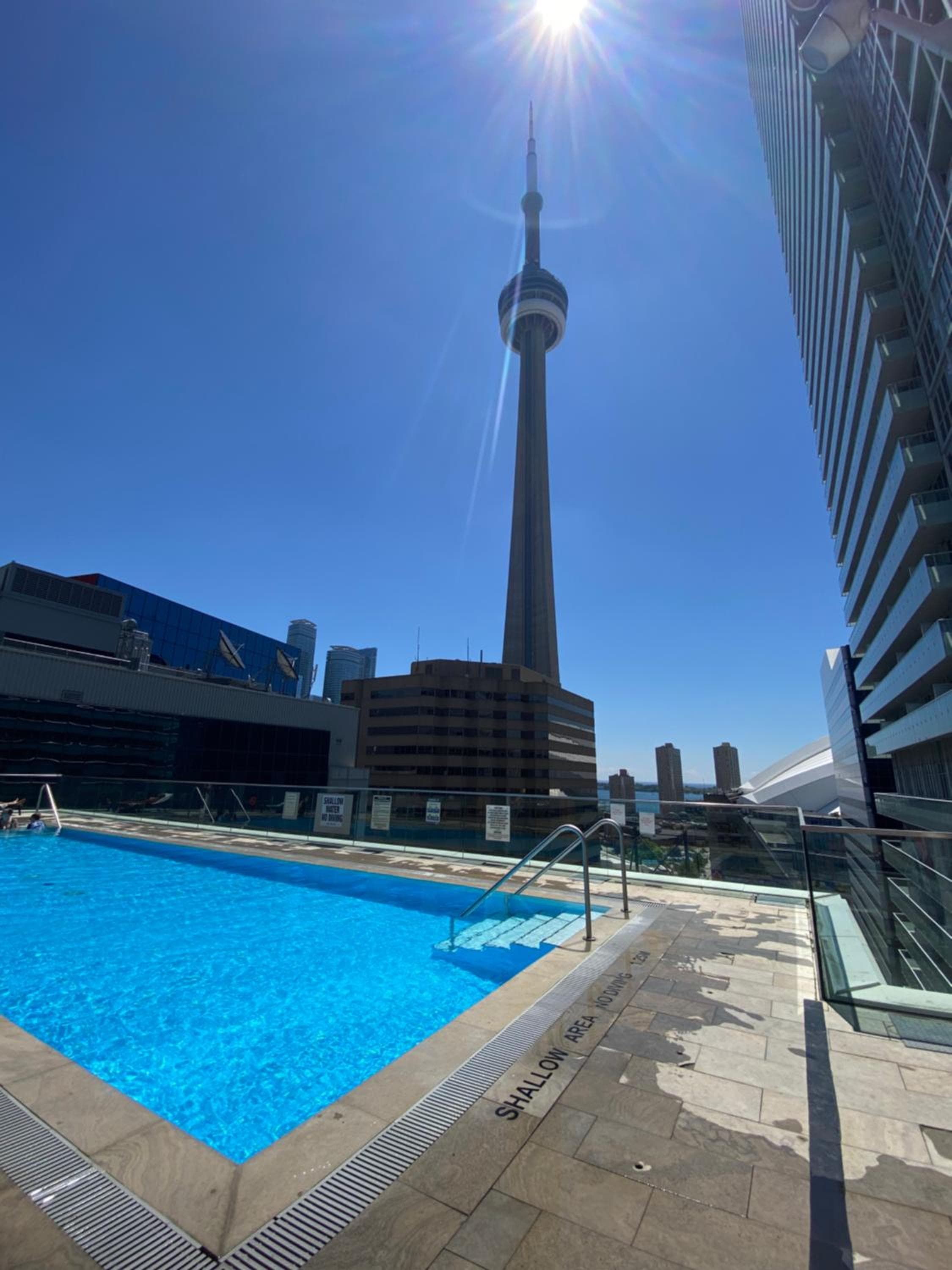 Walk to CN Tower & Rogers Centre - Free Parking & Rooftop Pool