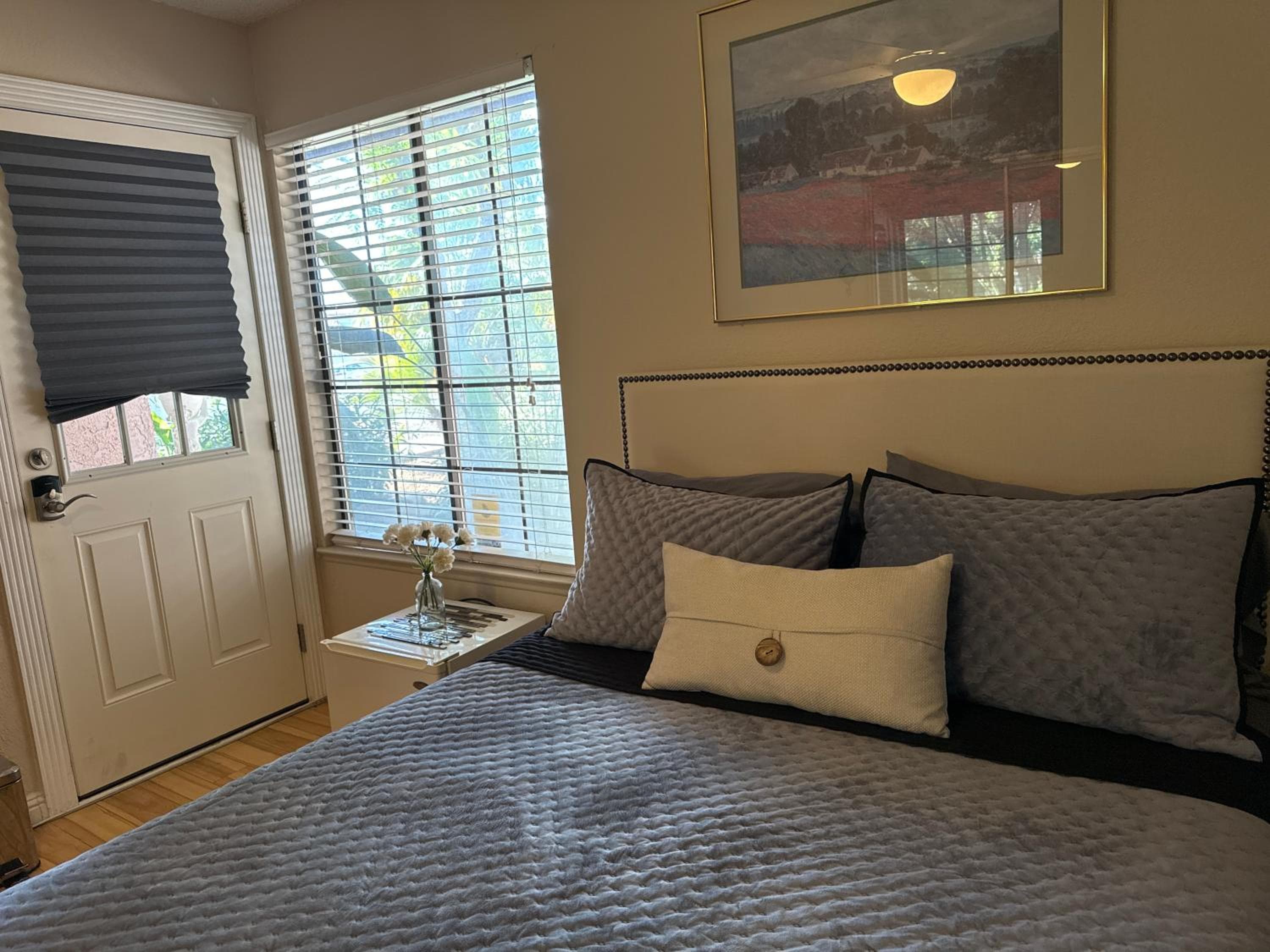 The Monet- One bedroom with a private entrance - shared bathroom