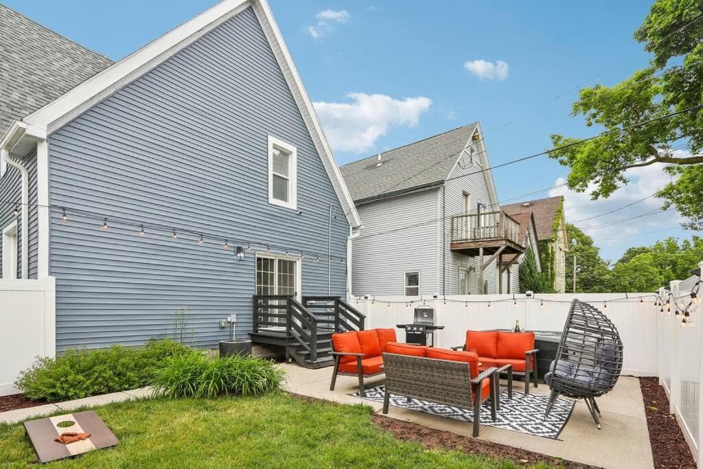 Historic Home in Brewers Hill with hot tub!