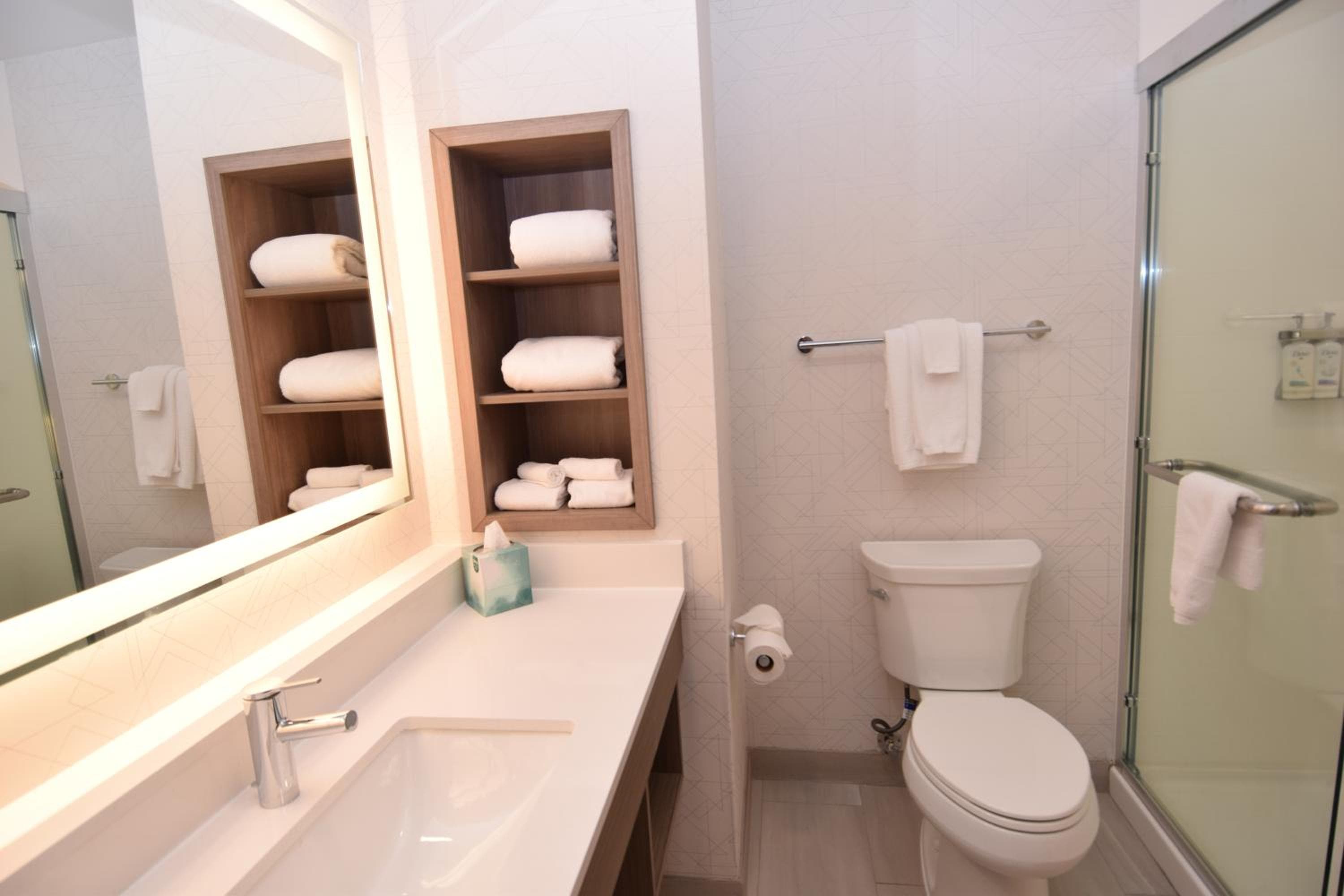 Holiday Inn Express Syracuse Airport by IHG