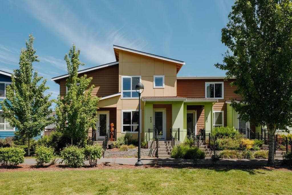 Haven at Greenbridge Close to Airport and Downtown