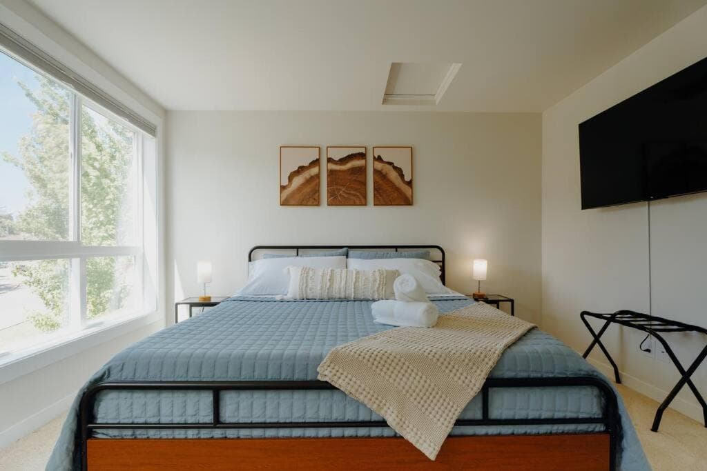 Haven at Greenbridge Close to Airport and Downtown