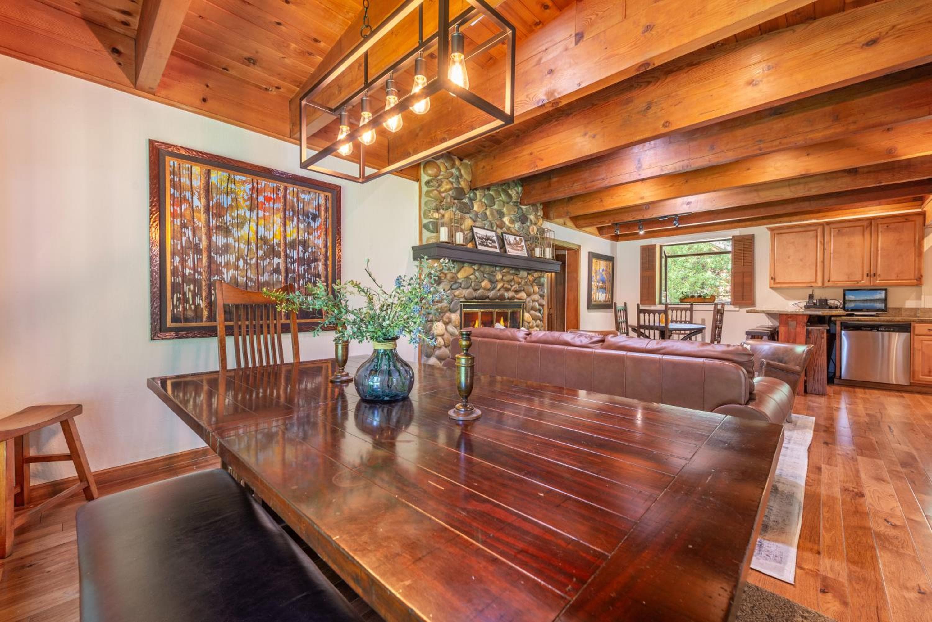 Tahoe City 4BR 4 Full Bathroom Home Near Palisades Close to Town