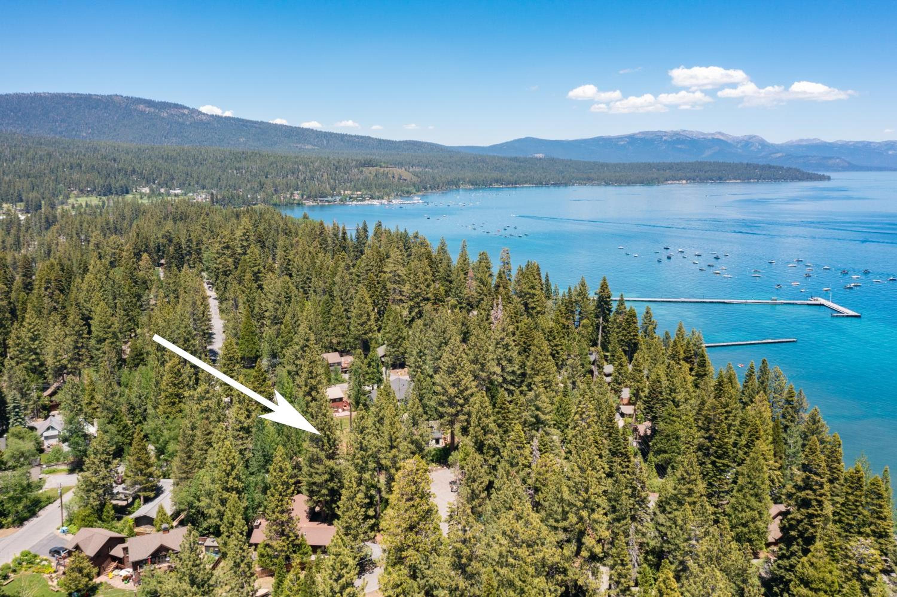 Tahoe City 4BR 4 Full Bathroom Home Near Palisades Close to Town