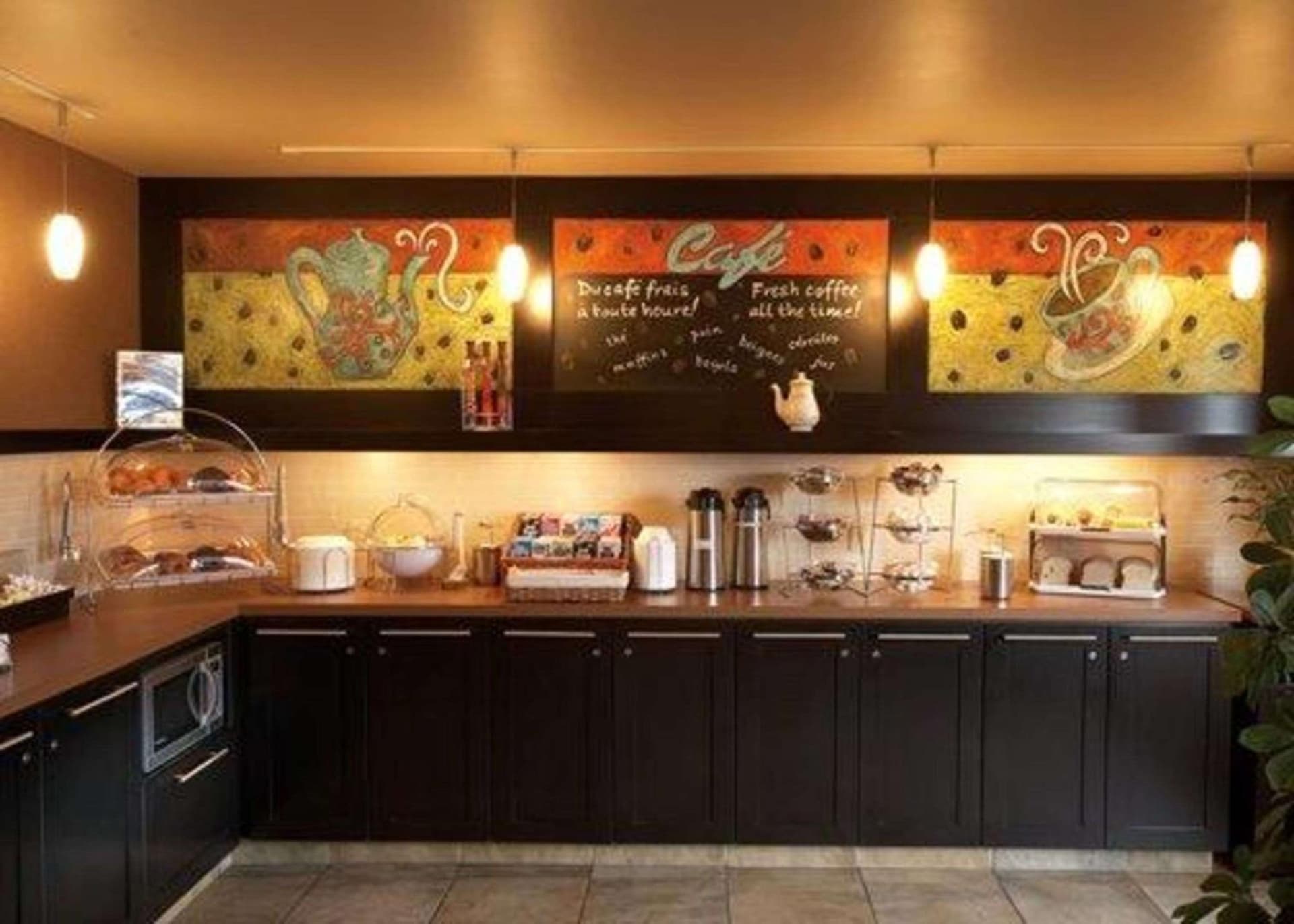 Quality Inn & Suites PE Trudeau Airport