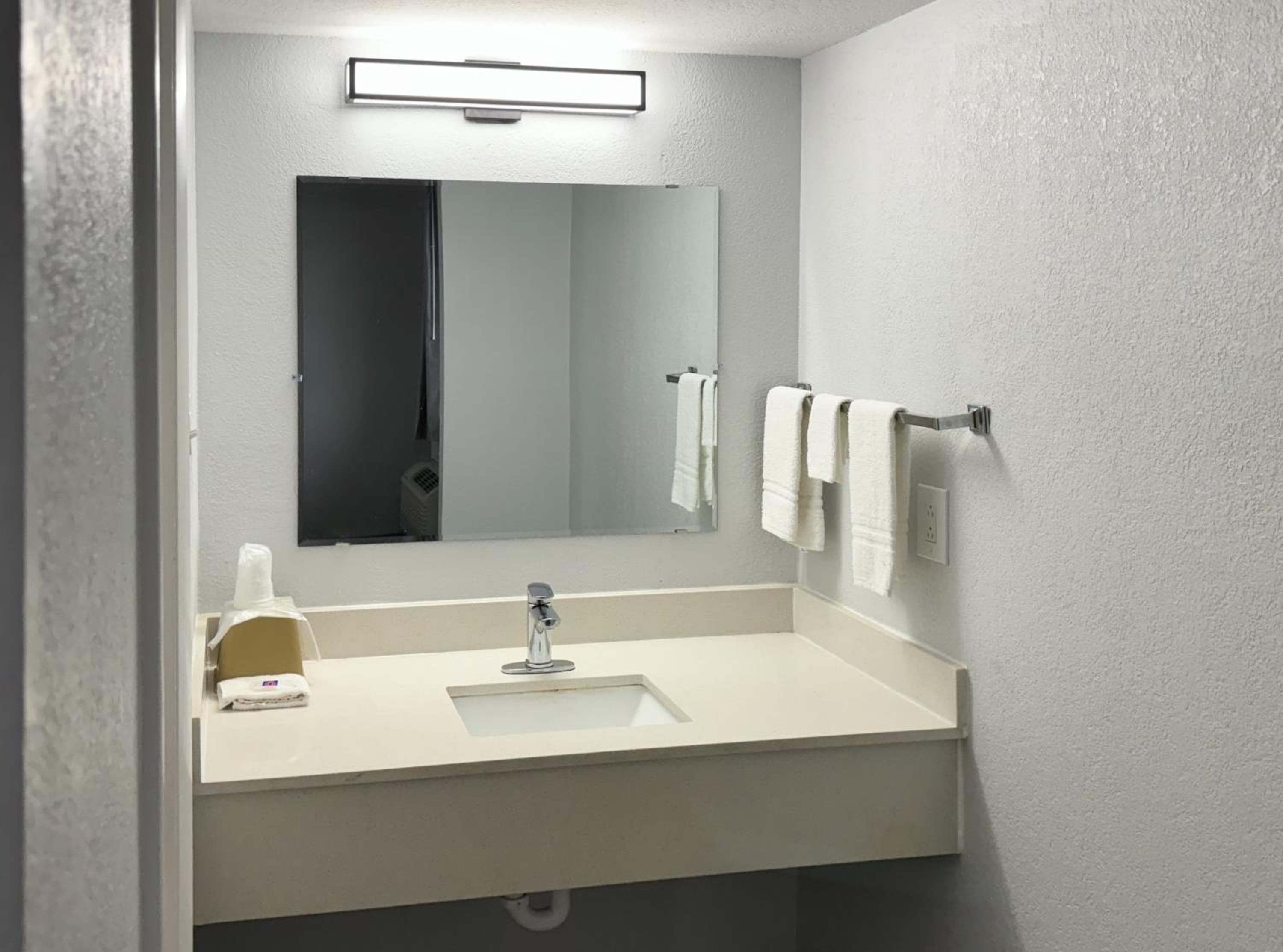 Motel 6 Huntsville AL University Dr.