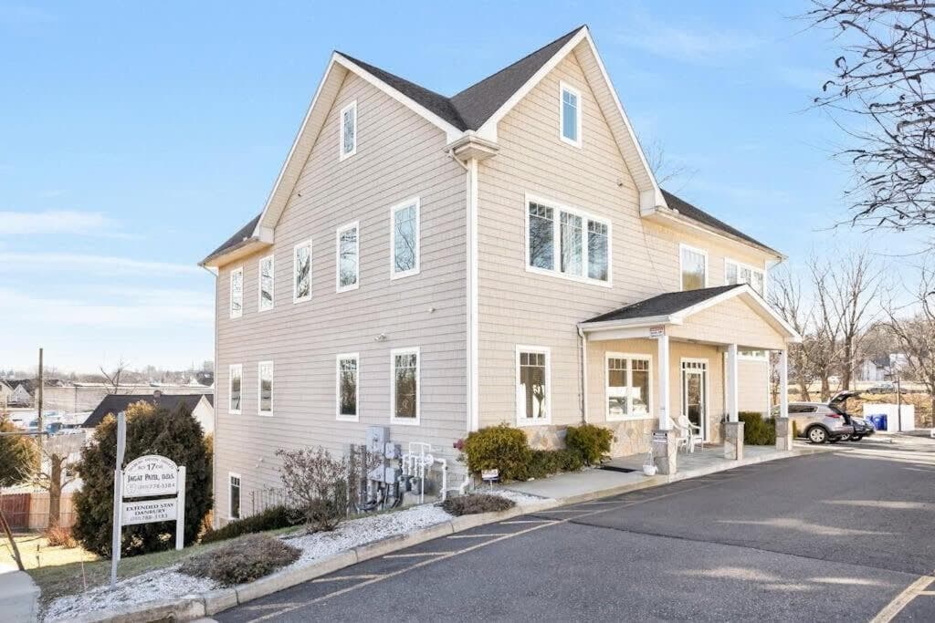 Cozy 1 BR Apt Kitchen Central Danbury