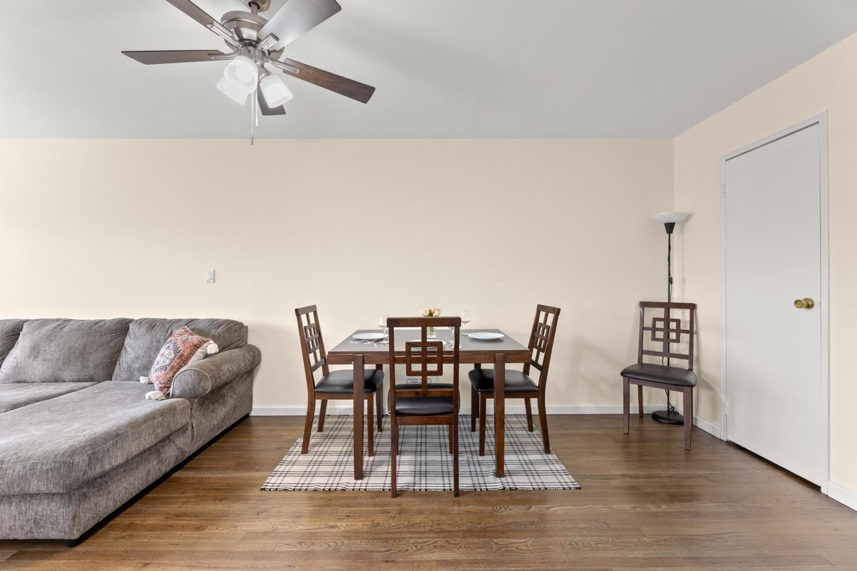Spacious 3BDR, Newly Renovated, Free Driveway Parking, NYC, EWR