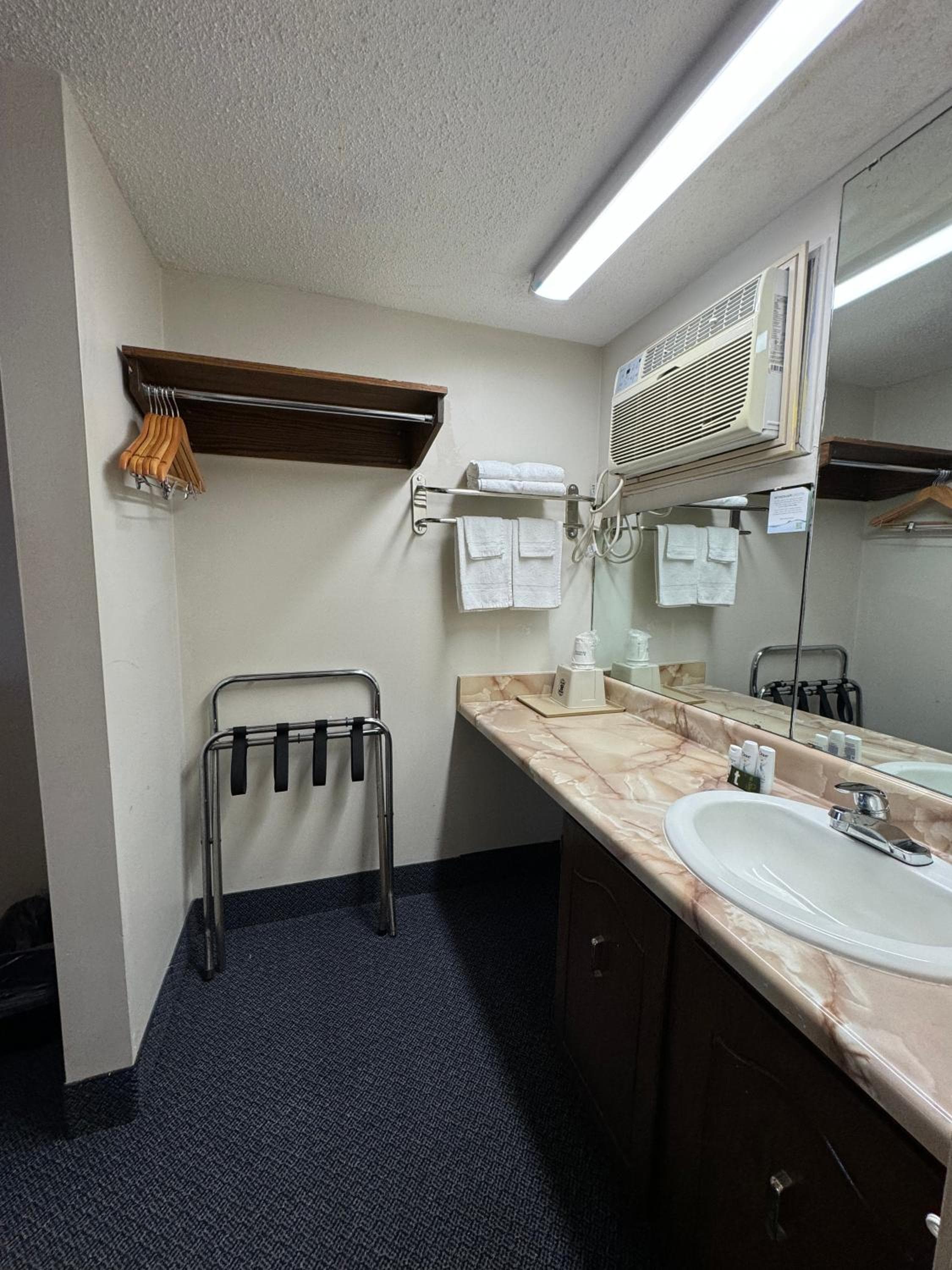 Super 8 by Wyndham Guelph