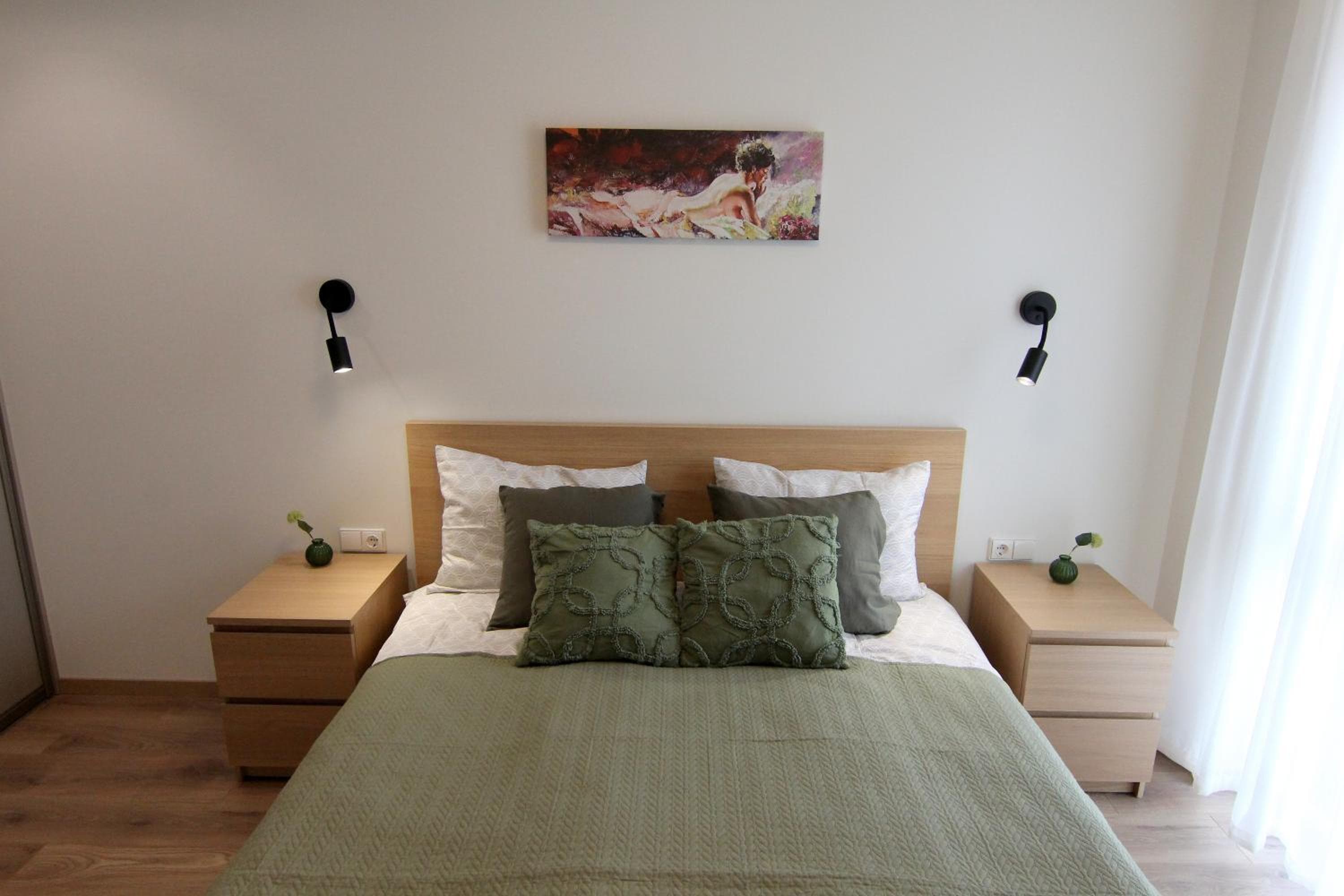 Warmzy Home - Modern 2 Rooms Apartment With Free Parking