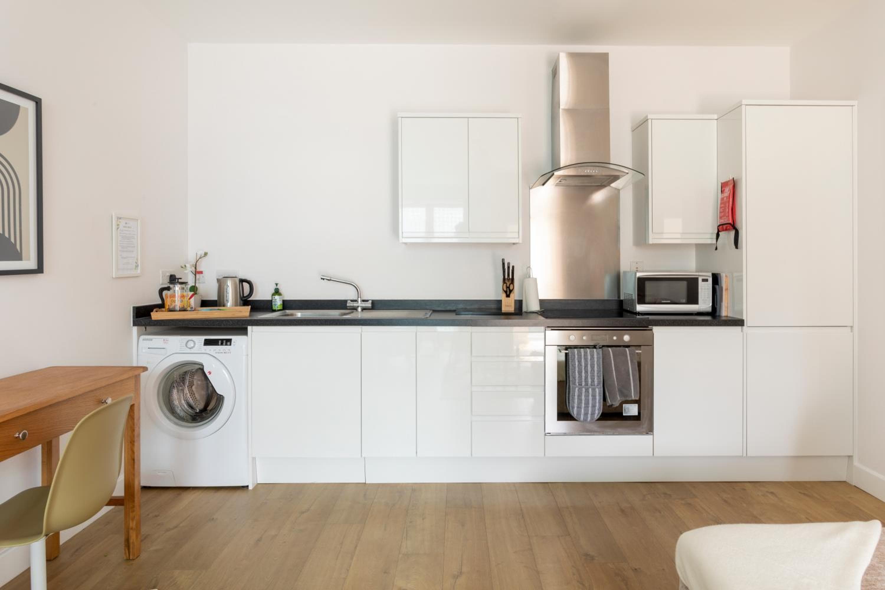1 Bed Apartment - Redhill Central, Surrey, Gatwick #2