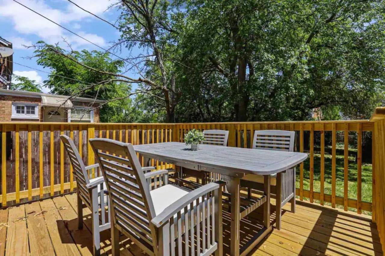 Ultimate Stay with Gym an Game Room Broadview IL 4BR House