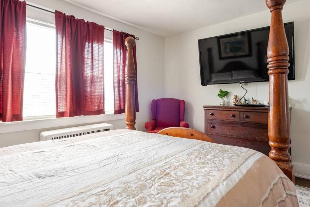 Mayor's Large Family House Hot Tub Sleeps 16 Piano, 2 Kitchens, Ark 5 Mins