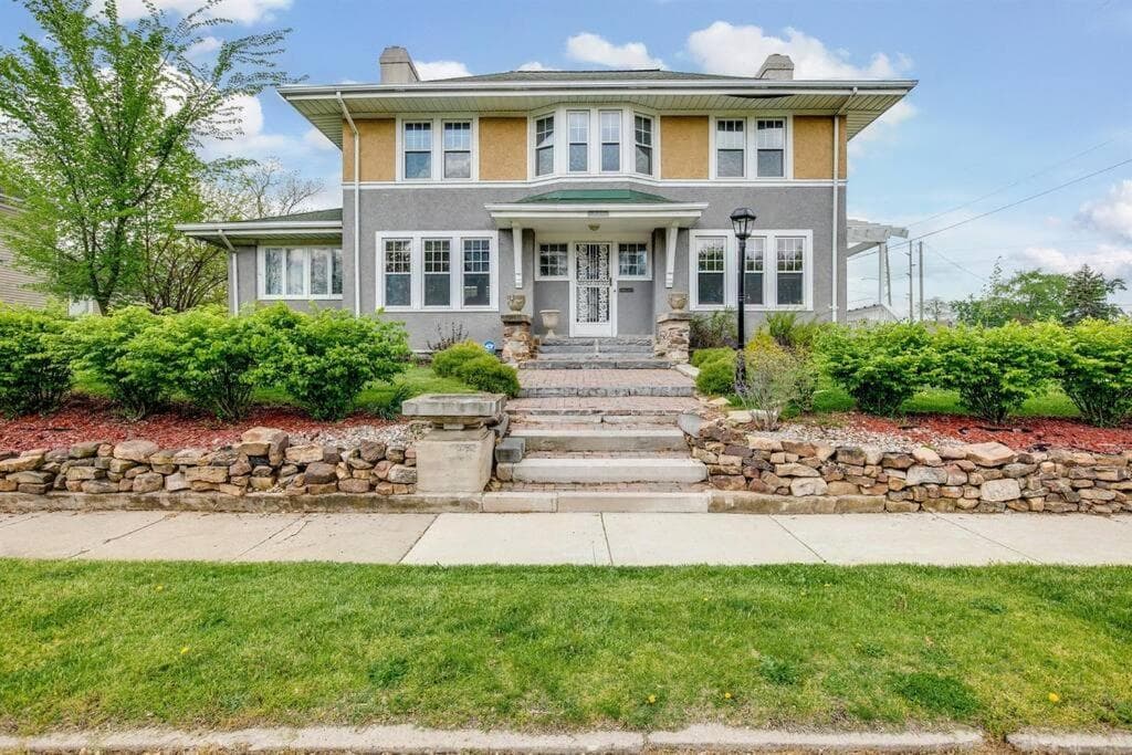 Spacious 4-Bedroom Home 1 Mi to ND Stadium!