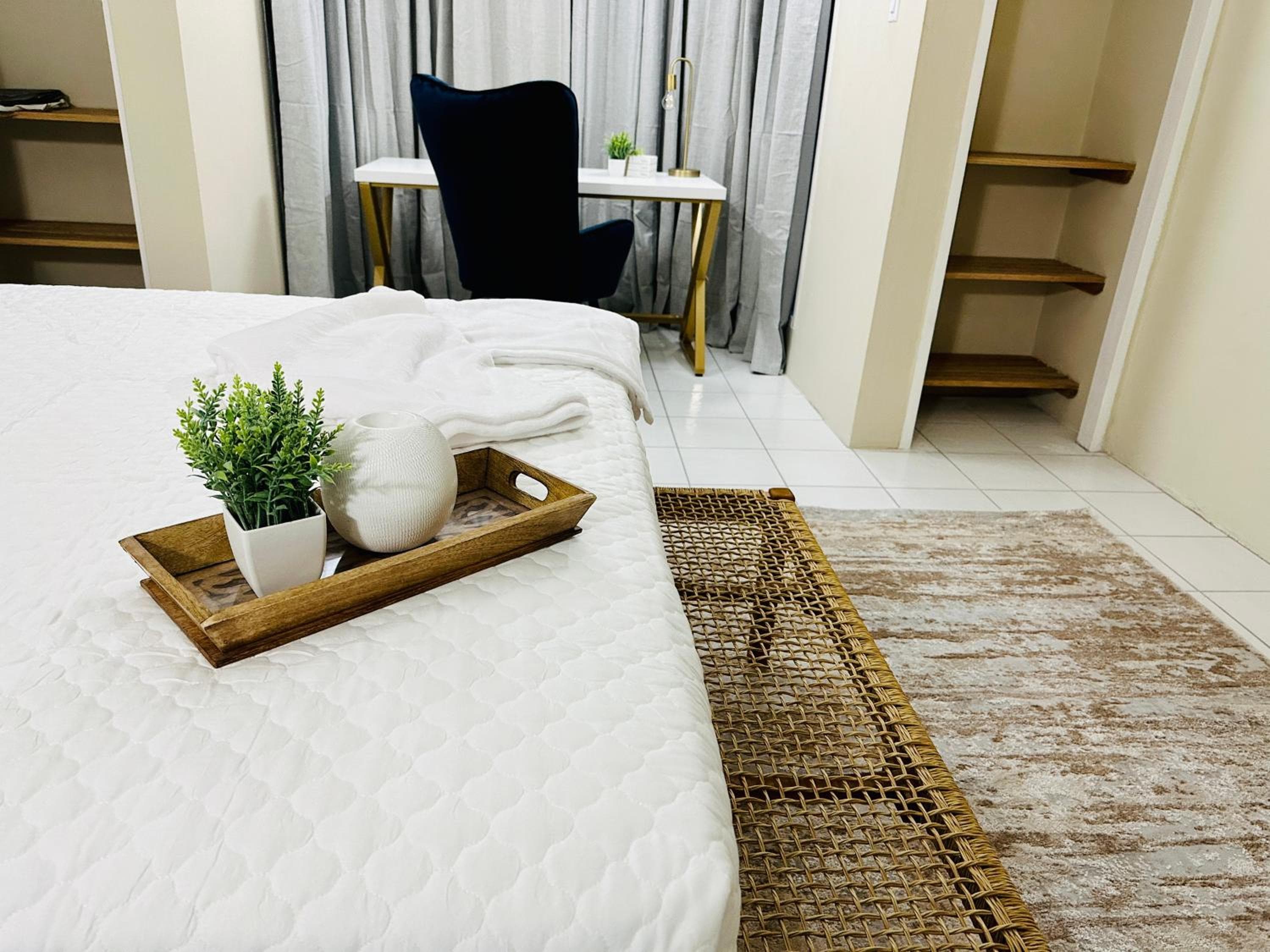 Falcon Oceanview 2br Condo-Airport Transportation Available-24-7Security