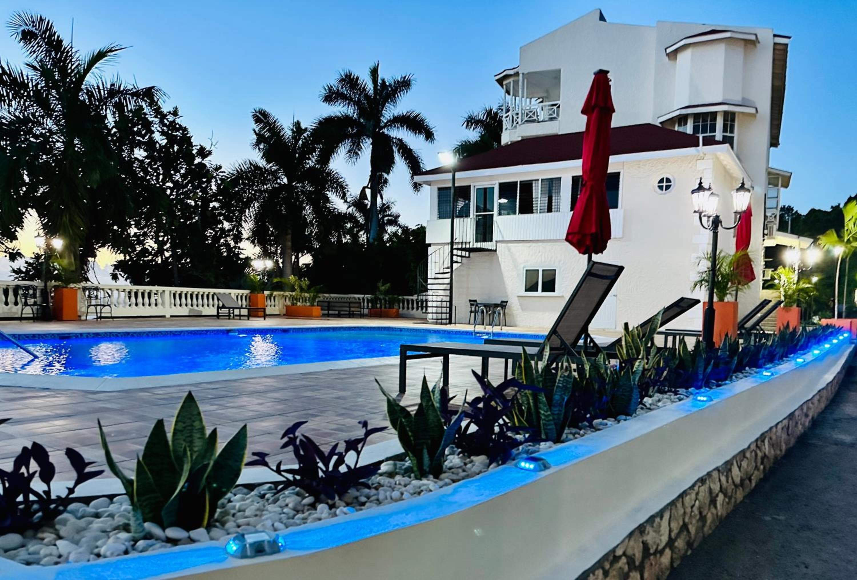 Falcon Oceanview 2br Condo-Airport Transportation Available-24-7Security