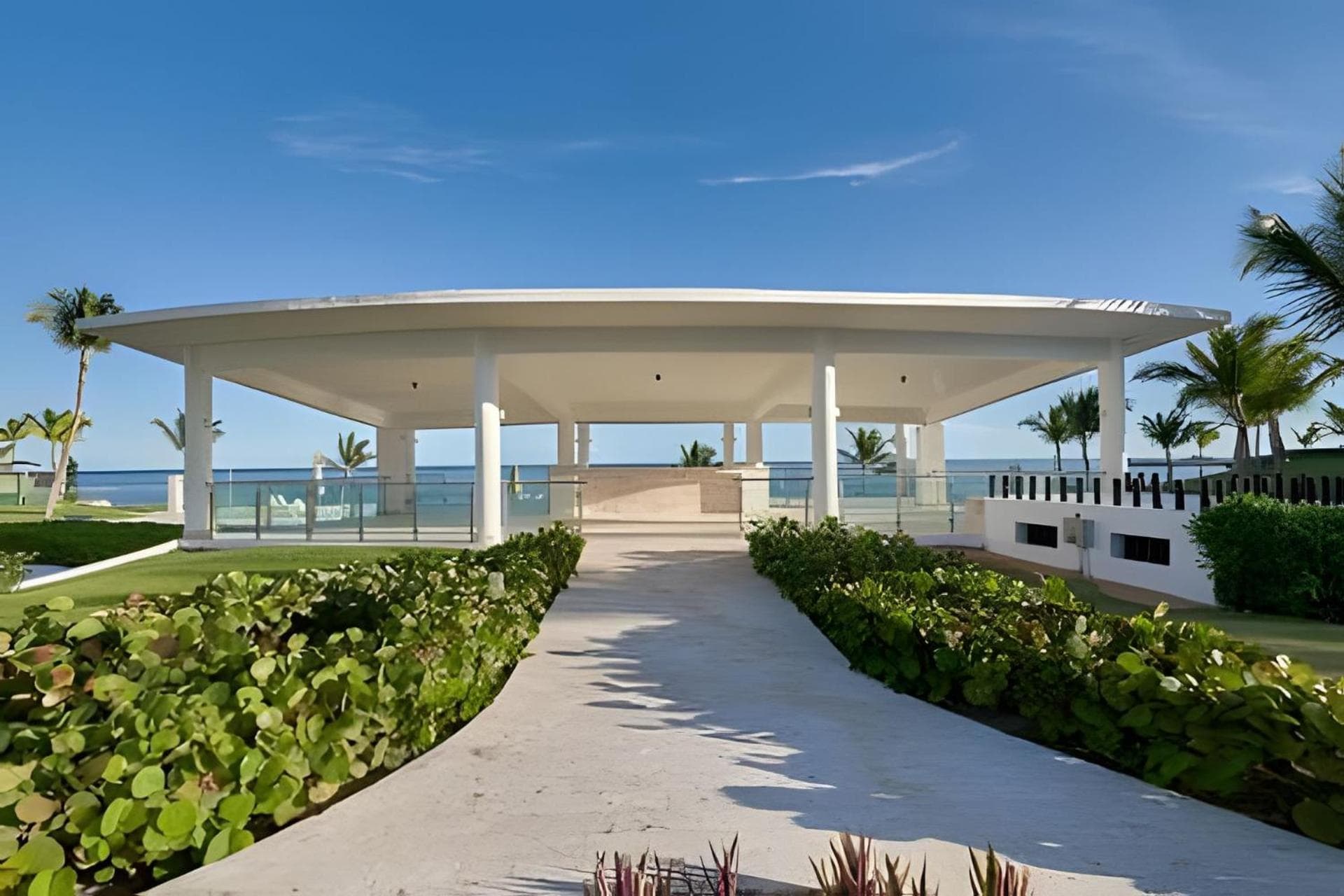 Punta Palmera Beach Front and pool views Cap Cana