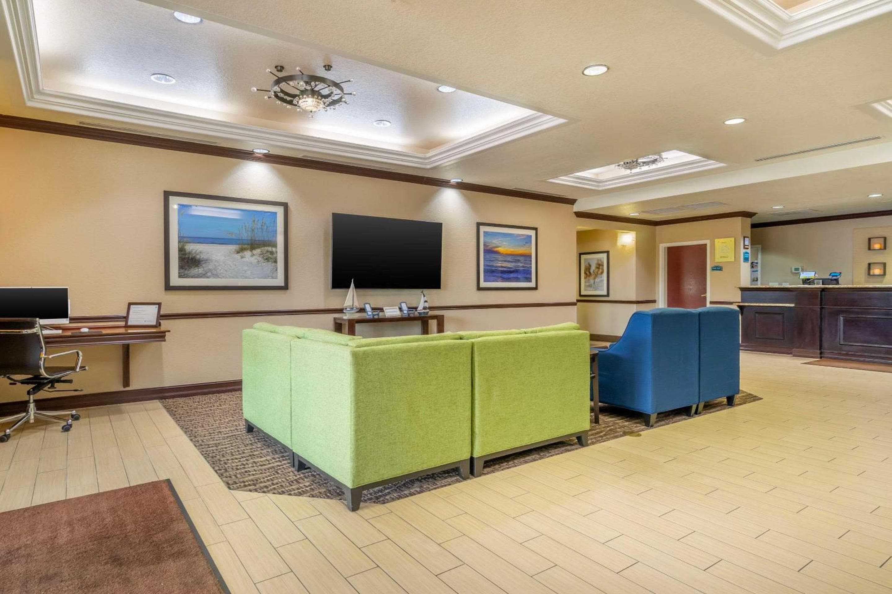 Comfort Inn & Suites Northeast - Gateway