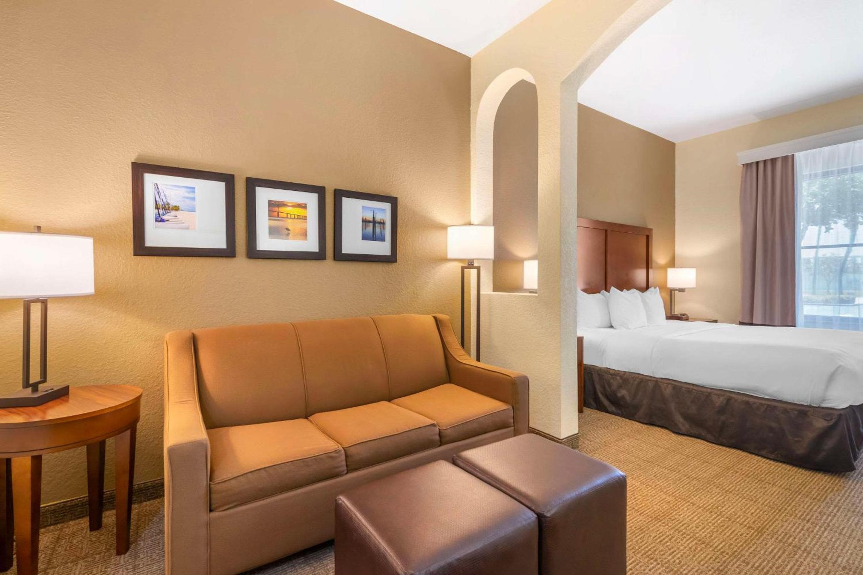 Comfort Inn & Suites Northeast - Gateway