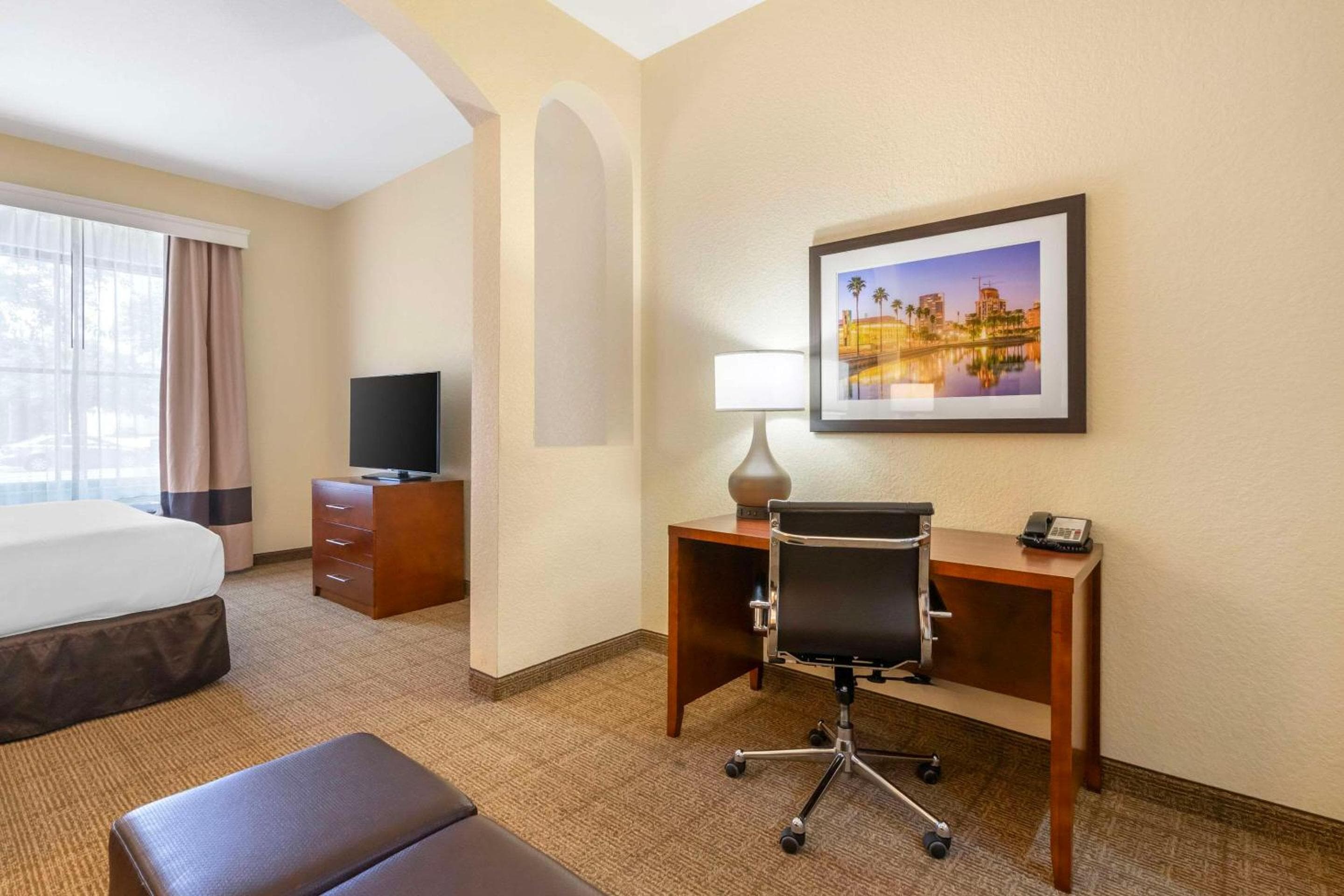 Comfort Inn & Suites Northeast - Gateway