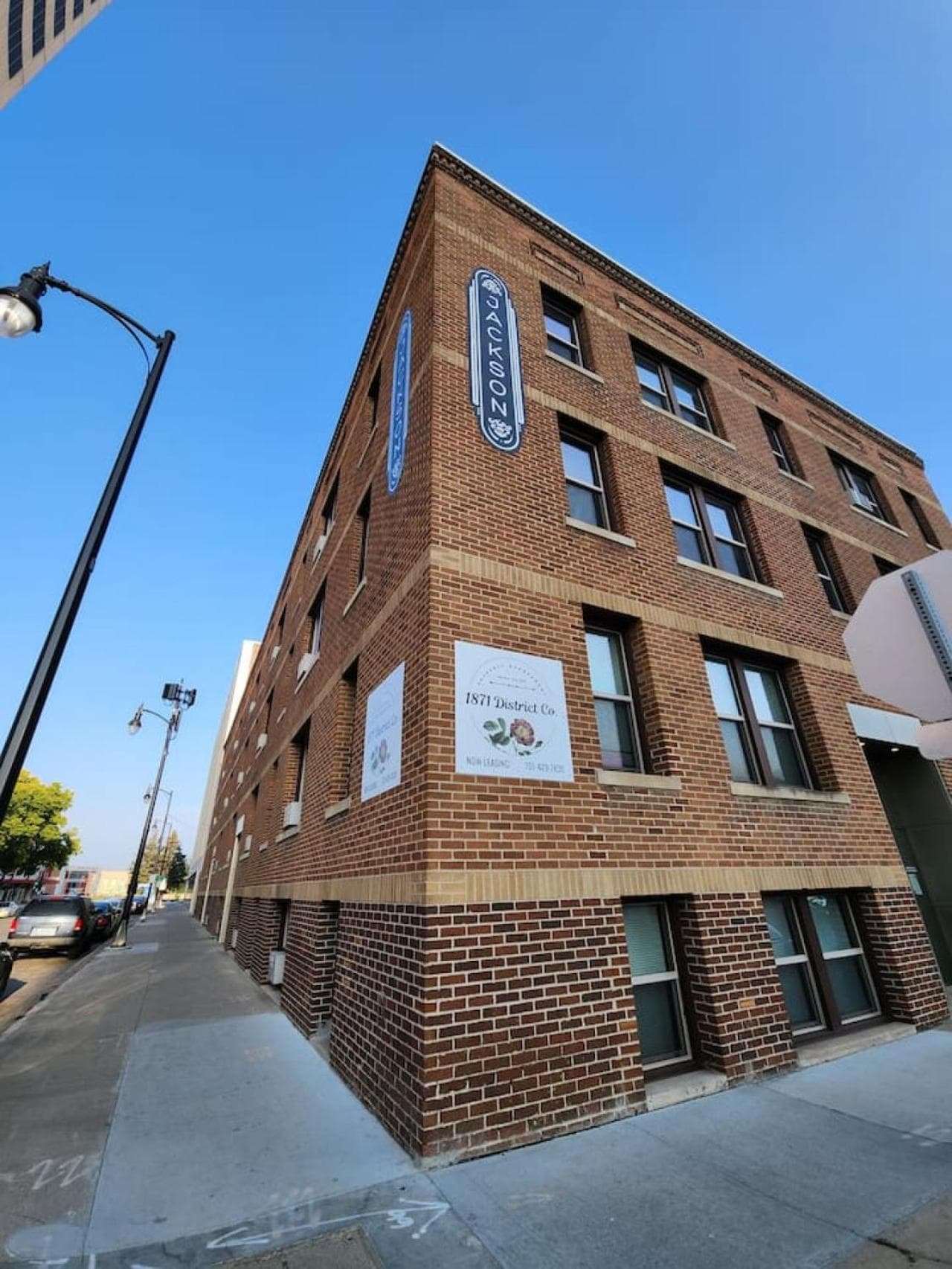 196 Stylish-Centrally Located-Home Away From Home
