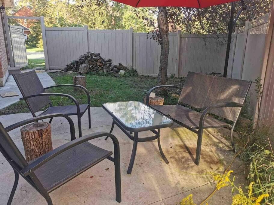 Cosy Guest Suite Near Shops, Transit, Hwy and GO!