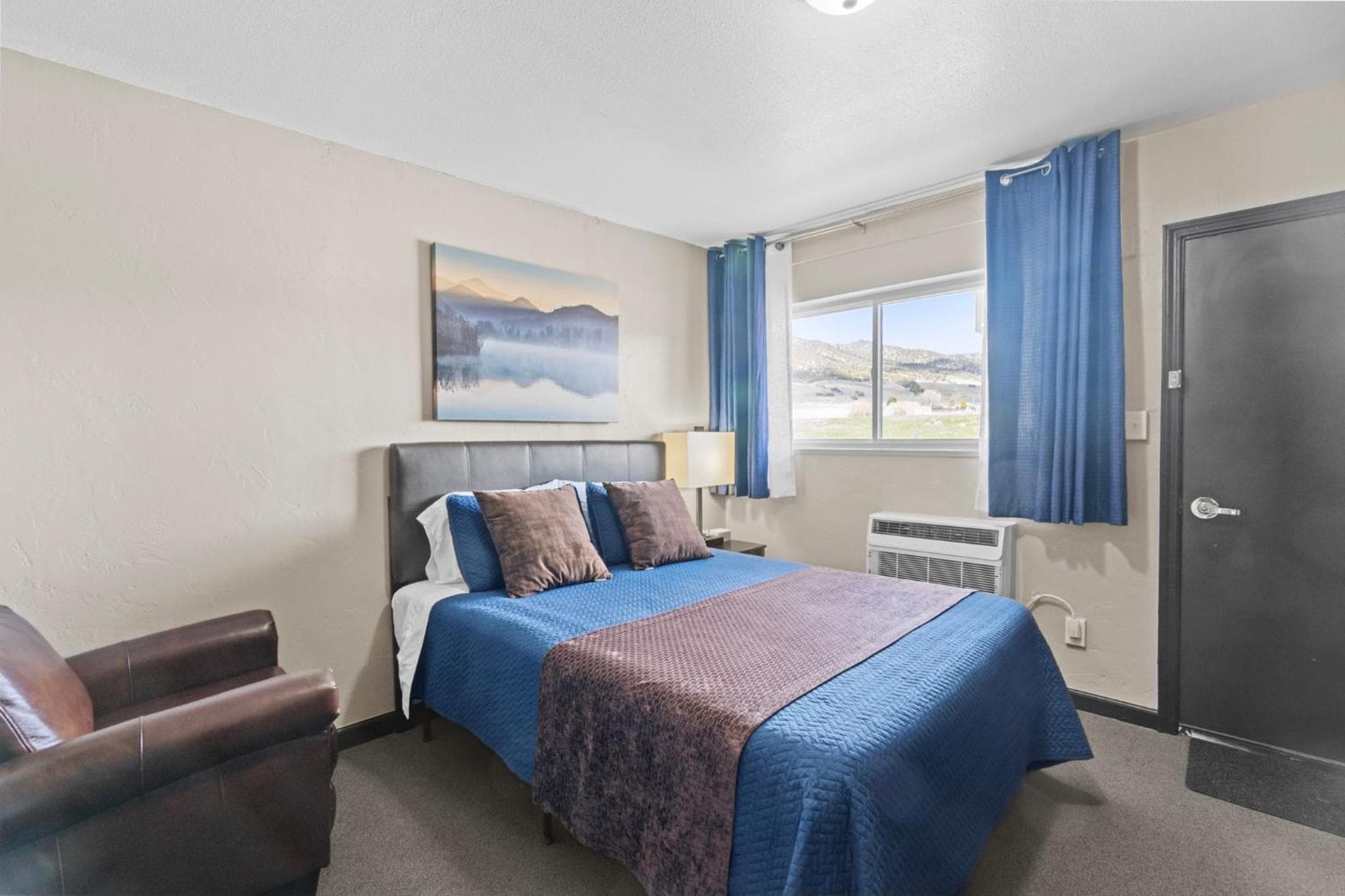 Lost Trail Resort - Riverside Rooms - Near Hot Pools