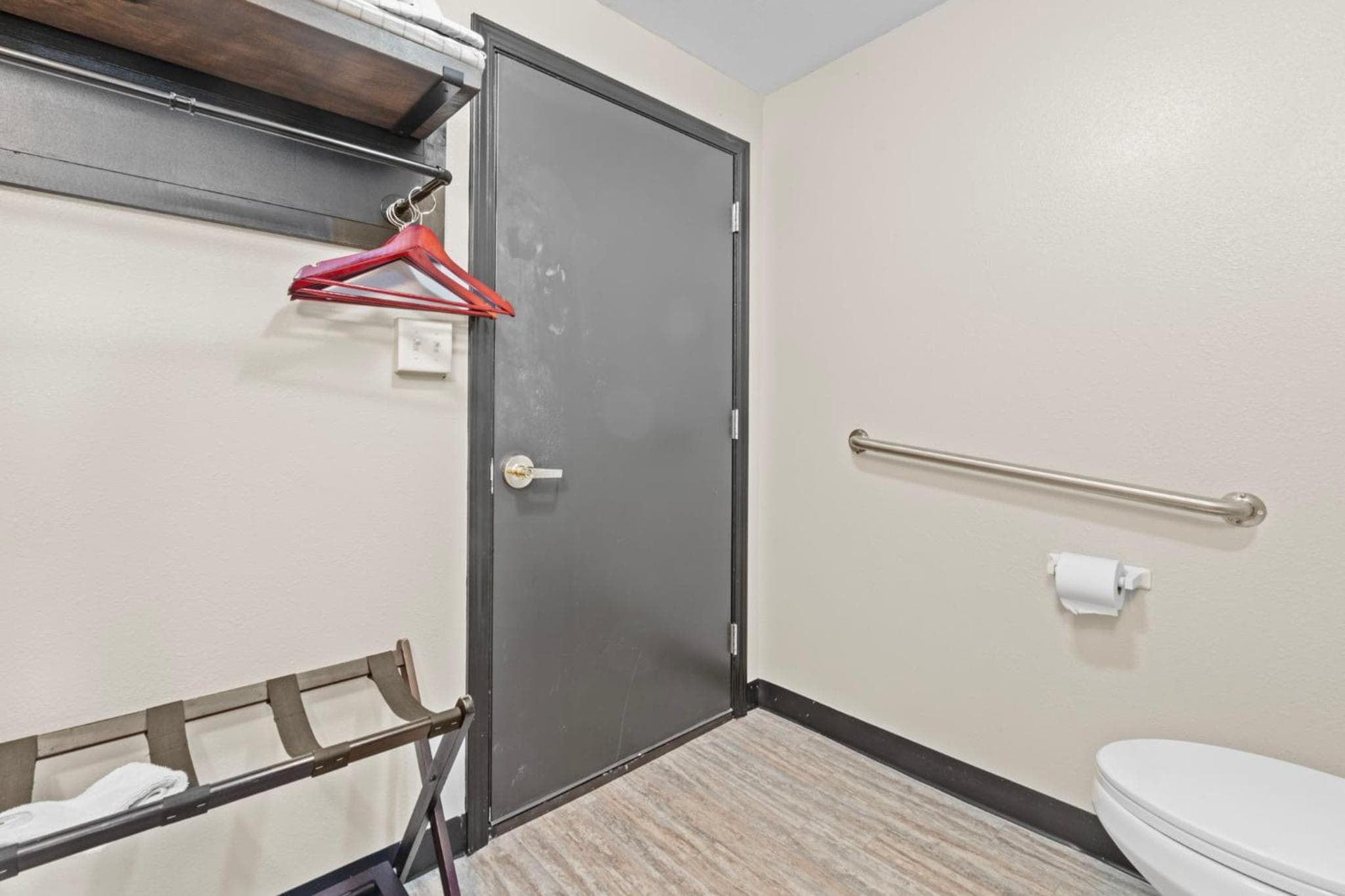 Lost Trail Resort - Riverside Rooms - Near Hot Pools