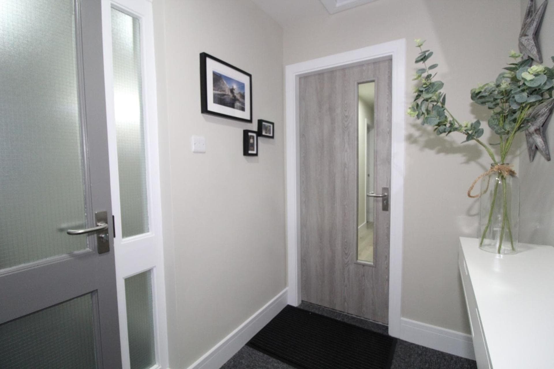 Charming Modern 2BR Flat in Central Preston