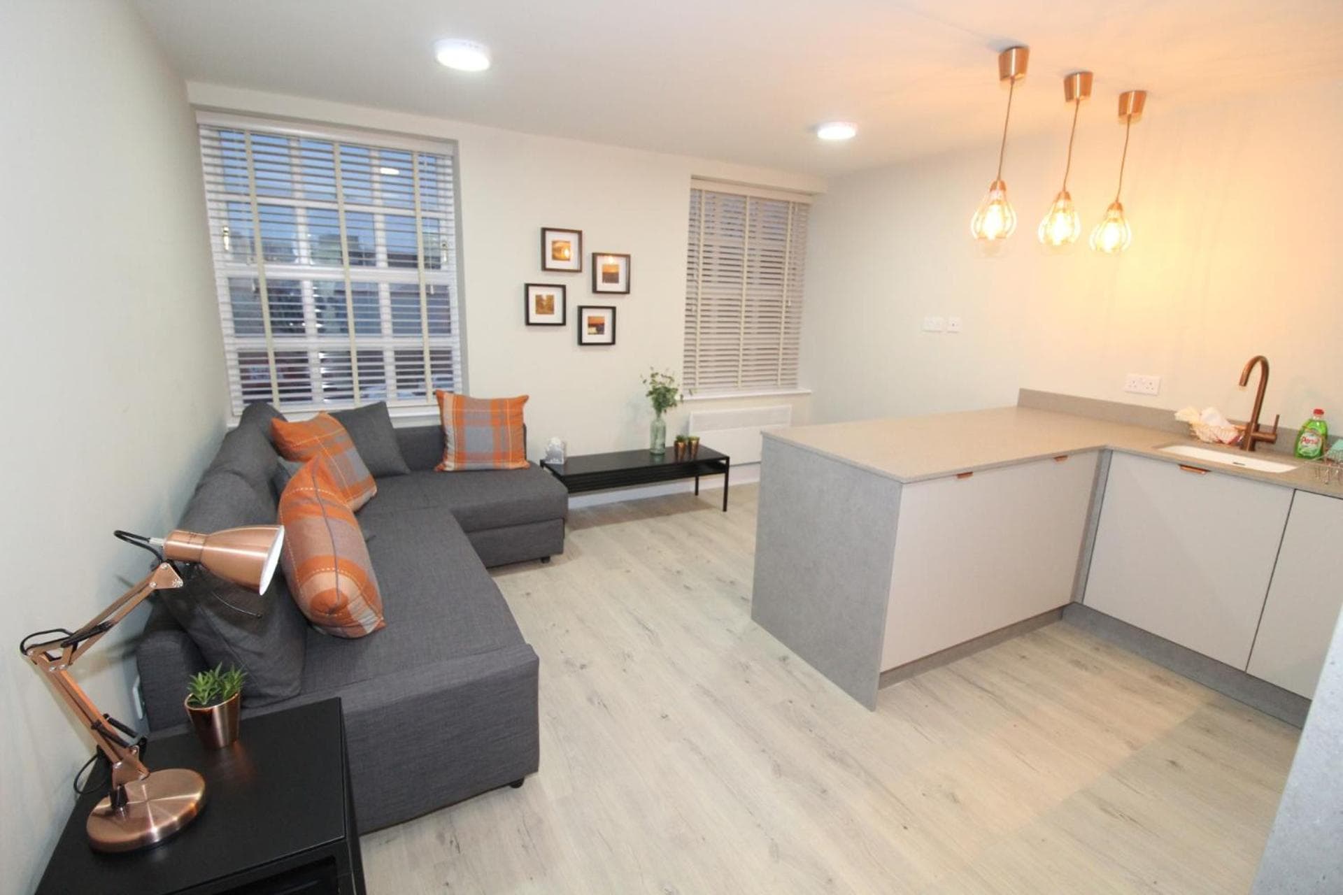 Charming Modern 2BR Flat in Central Preston