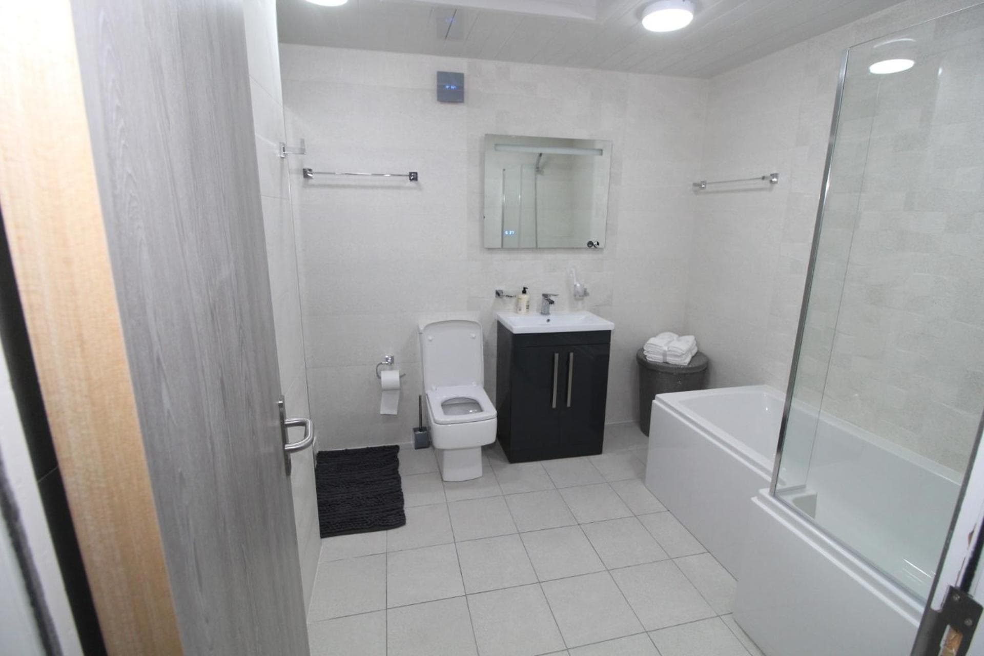 Charming Modern 2BR Flat in Central Preston