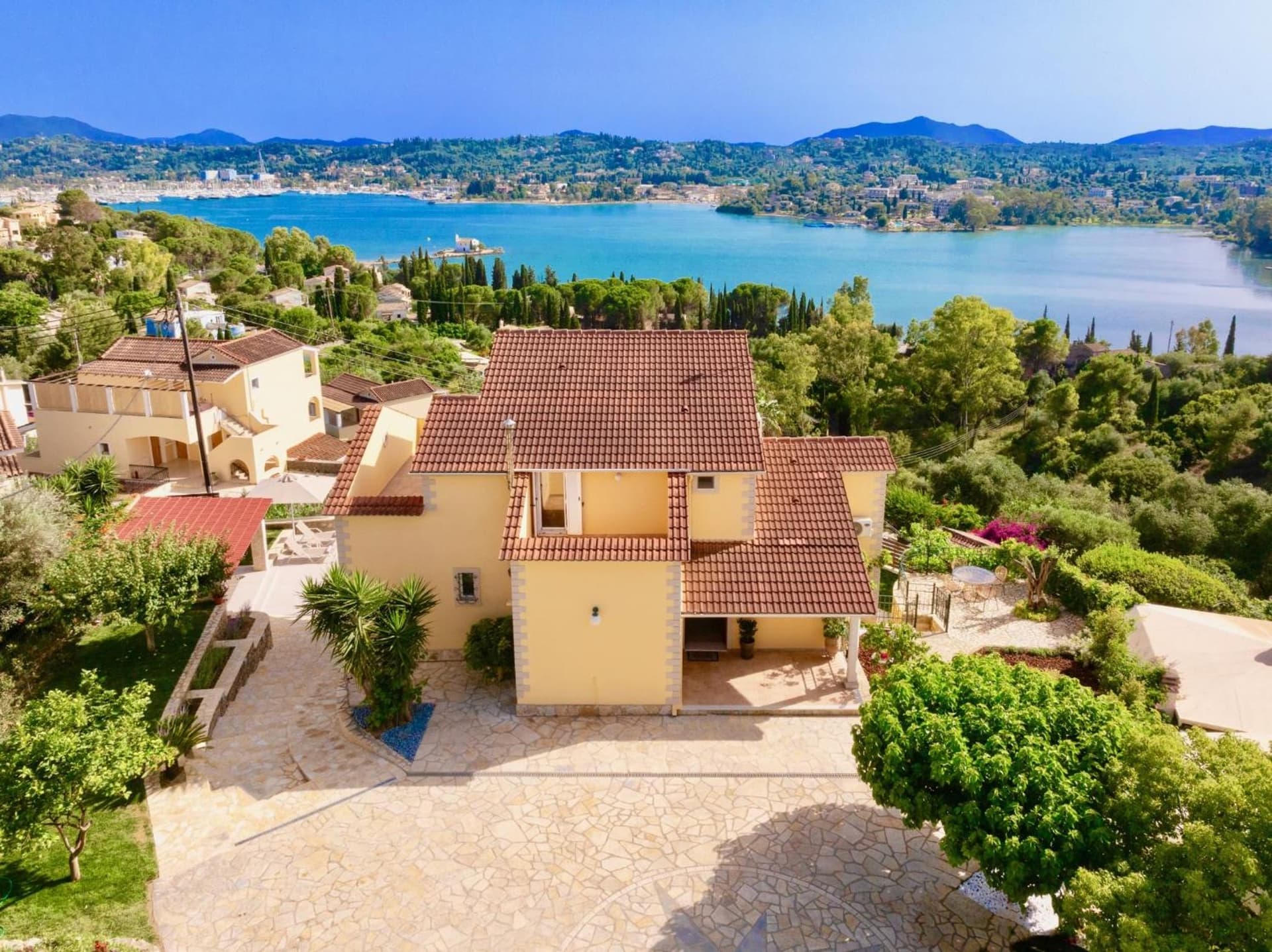 Estasia Luxury Villa with private pool by DadoVillas