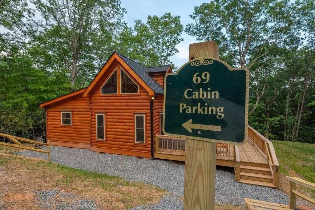 Rooster Nest New Spacious Cabin