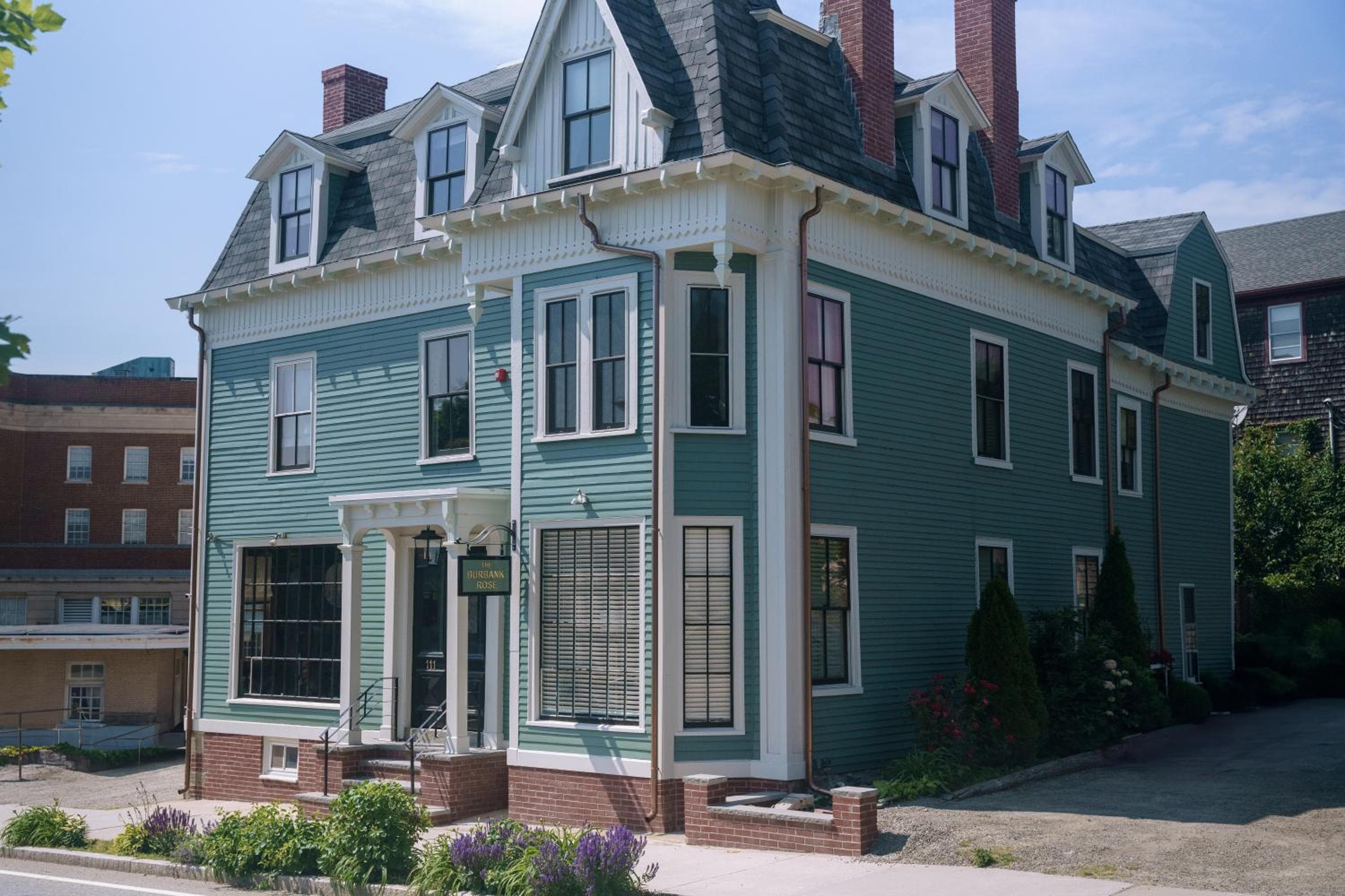The Burbank Rose Inn