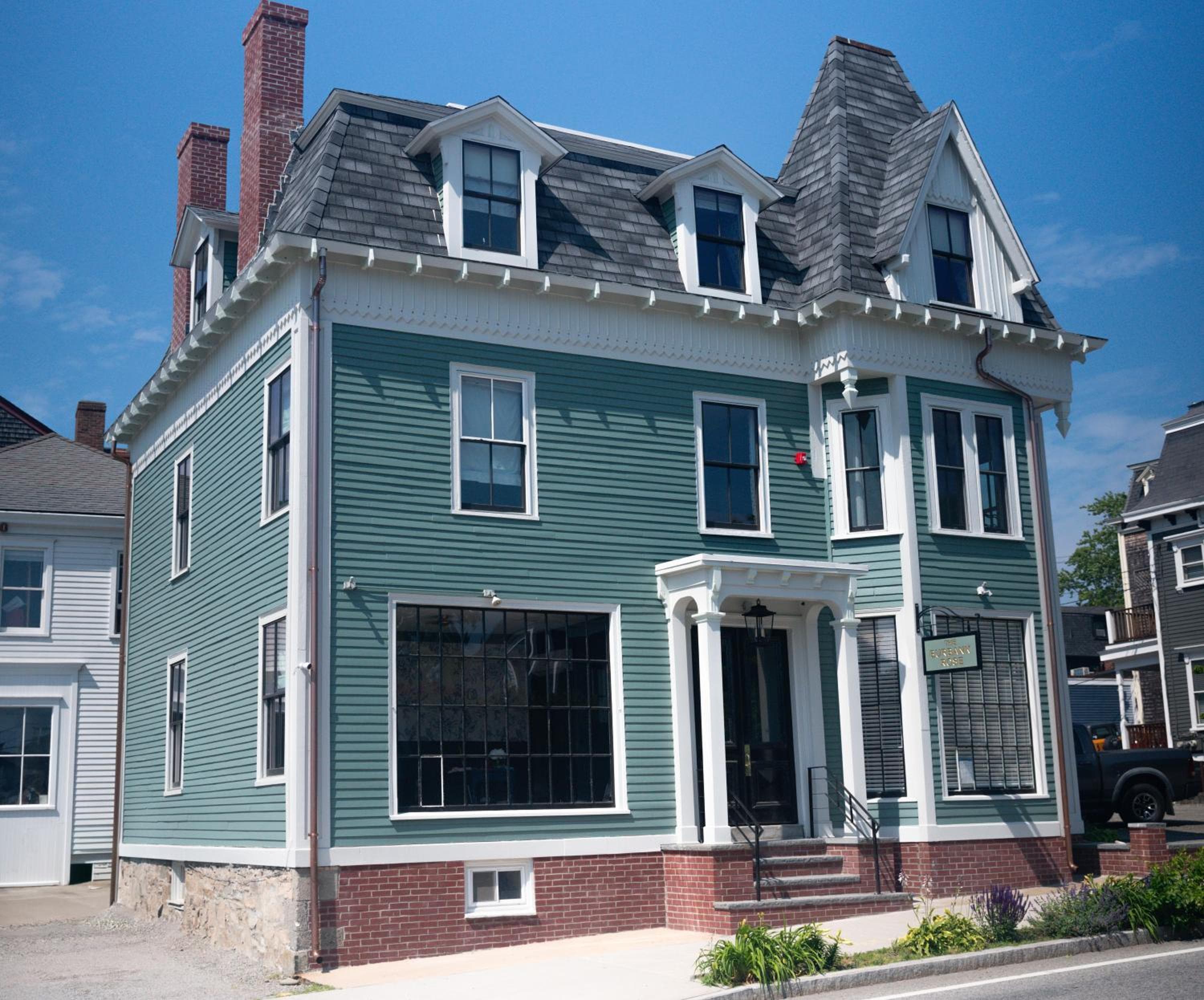The Burbank Rose Inn