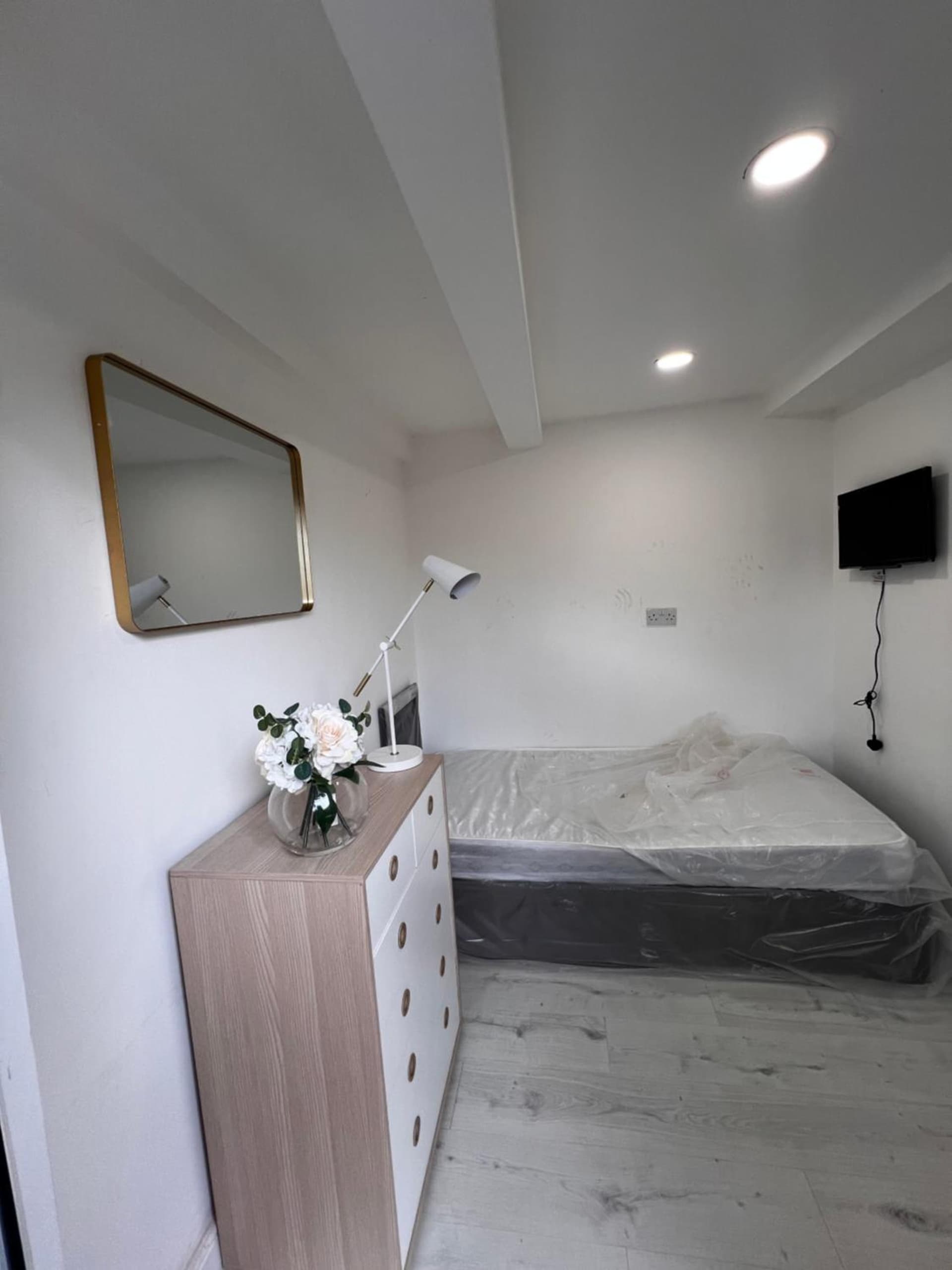 Lovely ensuite Box Room in Corby NN17###