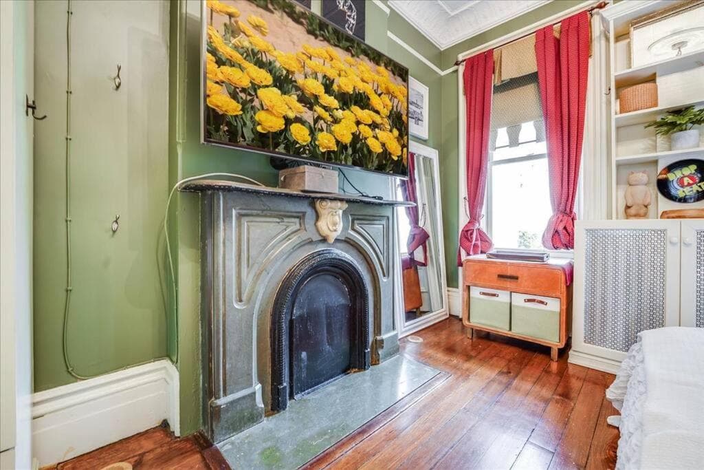 Artist Residence 3 Bedroom Brownstone