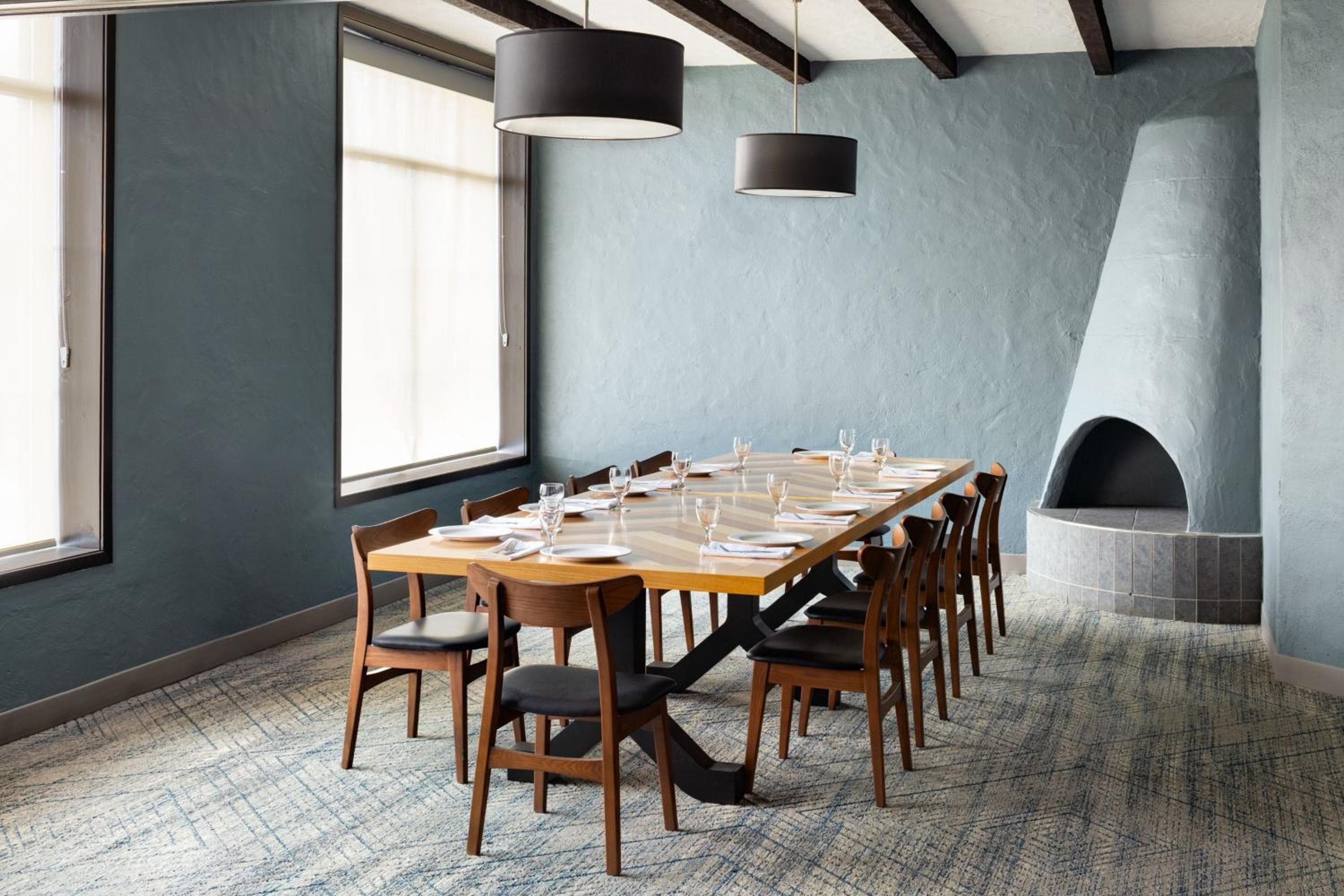Four Points by Sheraton Edmonton South