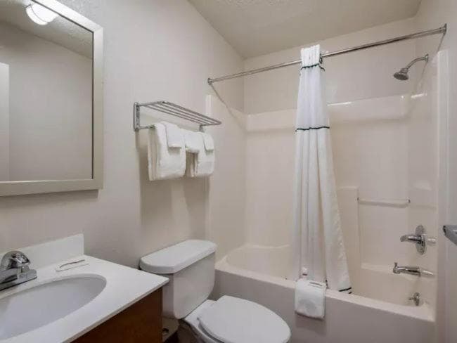 Birch Hill Suites Kansas City - Independence